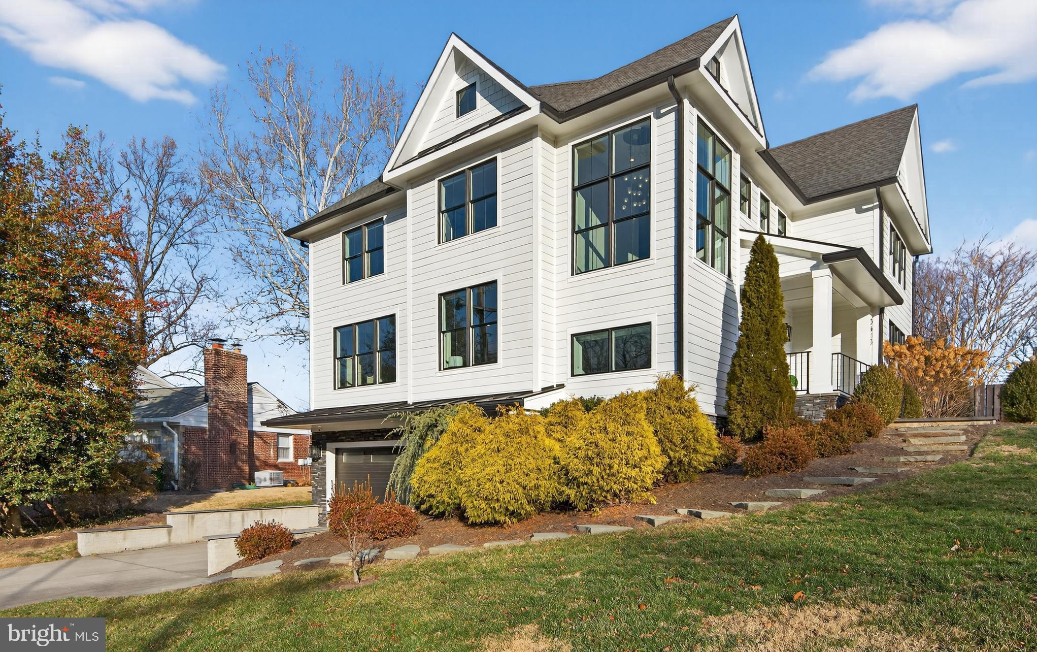 CRESCENT HILLS - Residential