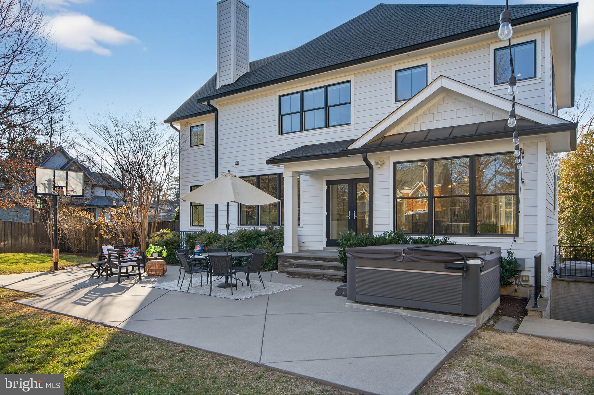 CRESCENT HILLS - Residential