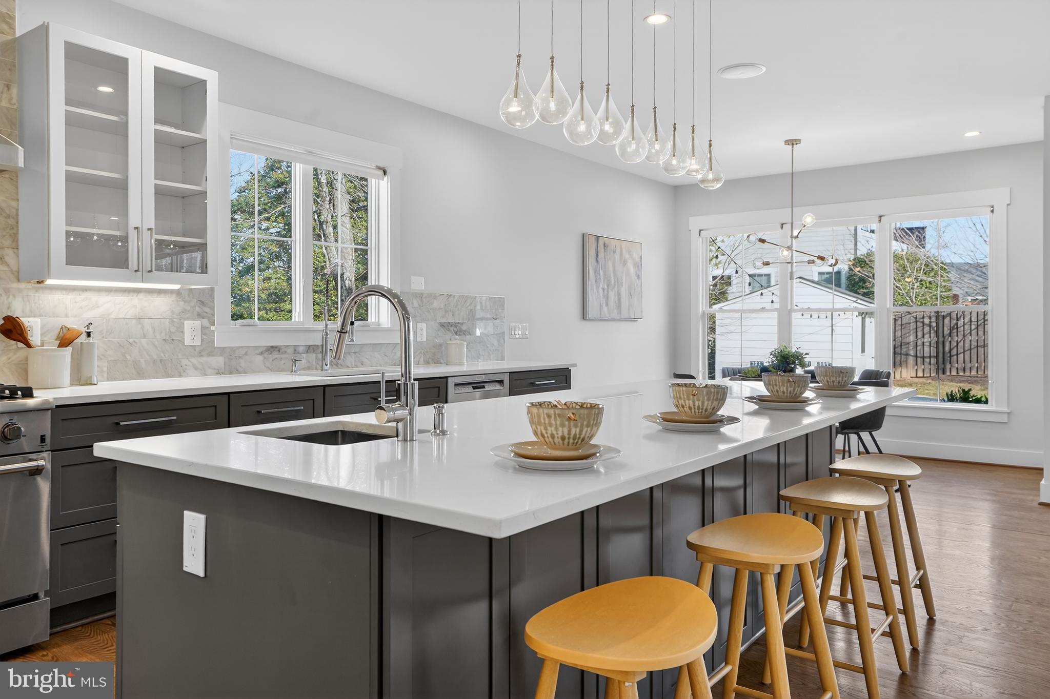 CRESCENT HILLS - Residential