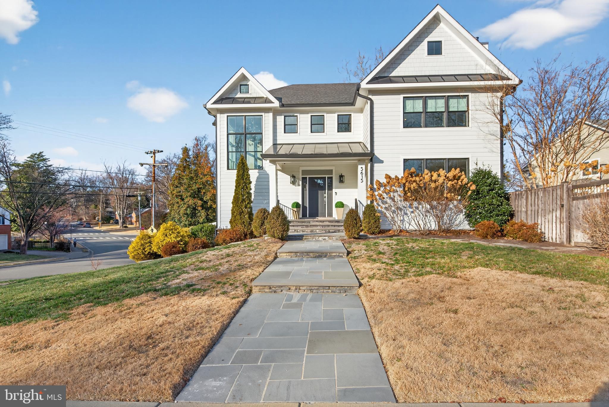 CRESCENT HILLS - Residential