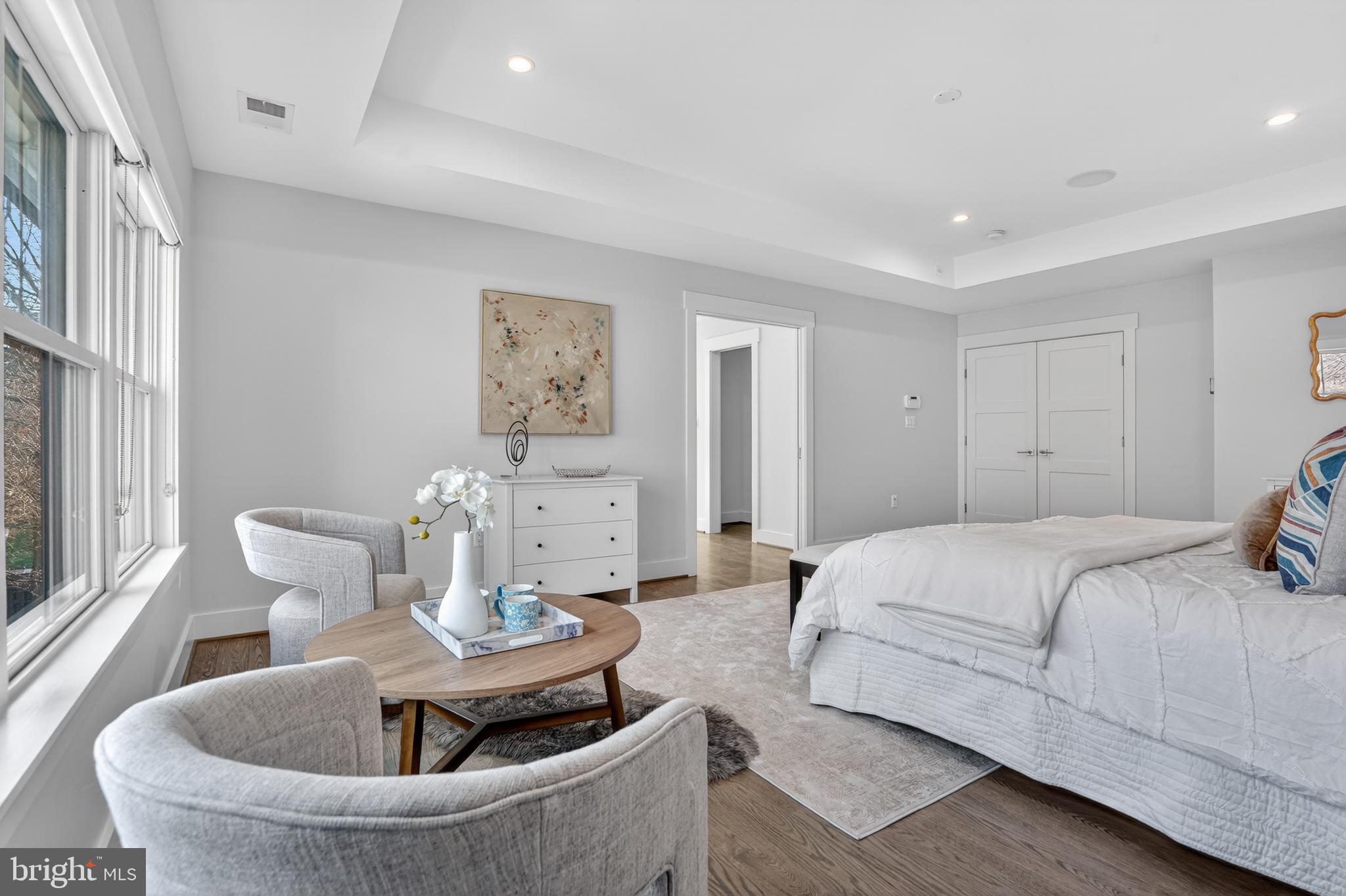 CRESCENT HILLS - Residential