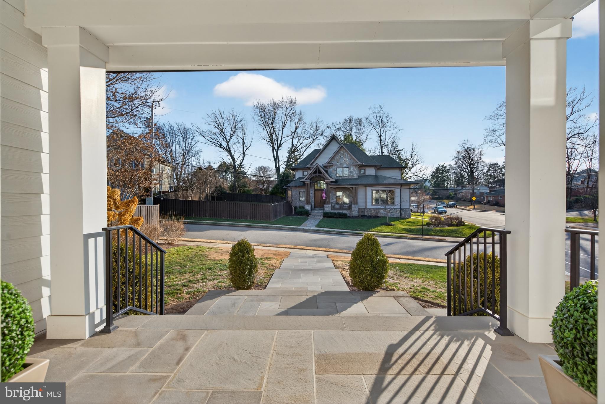 CRESCENT HILLS - Residential
