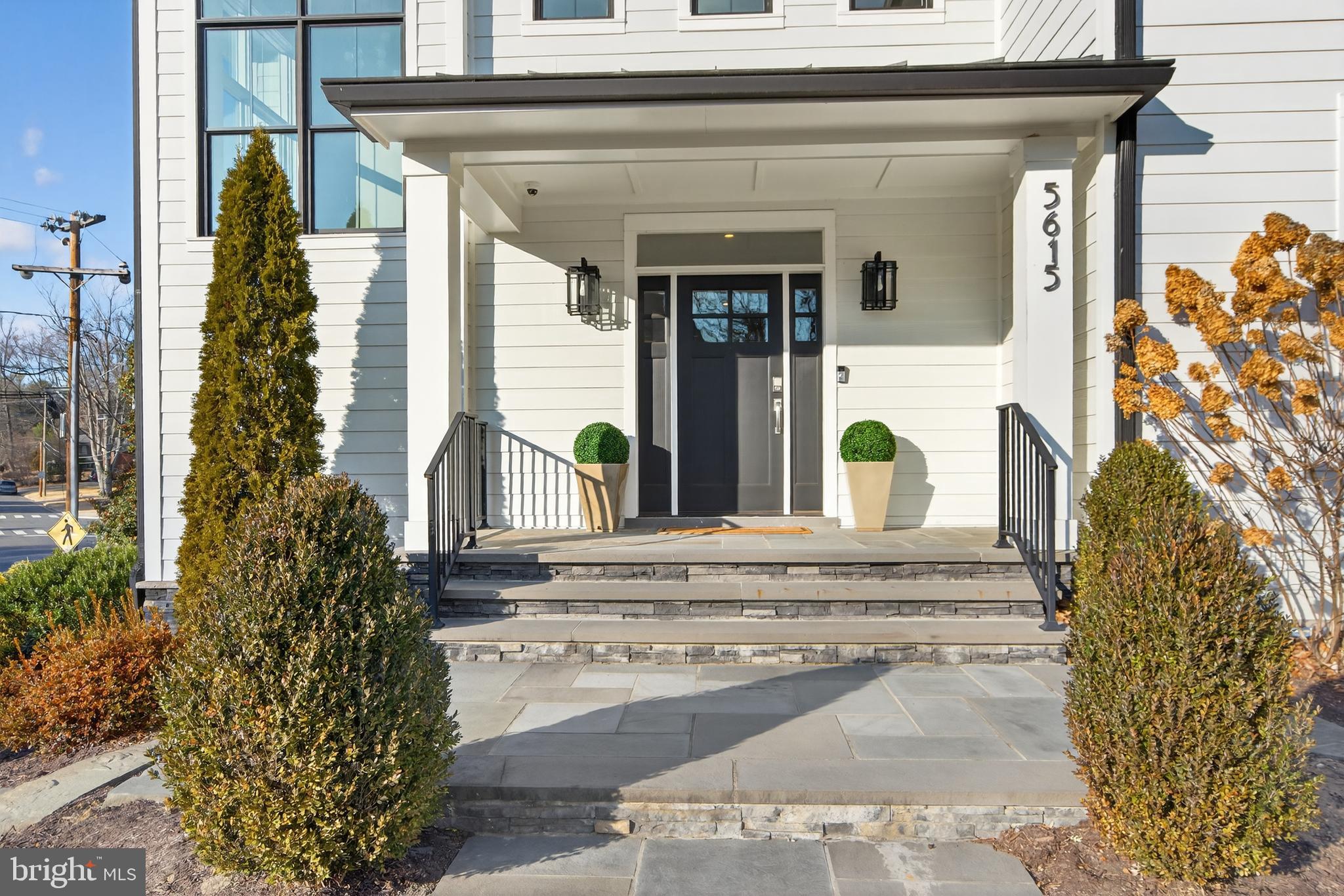 CRESCENT HILLS - Residential