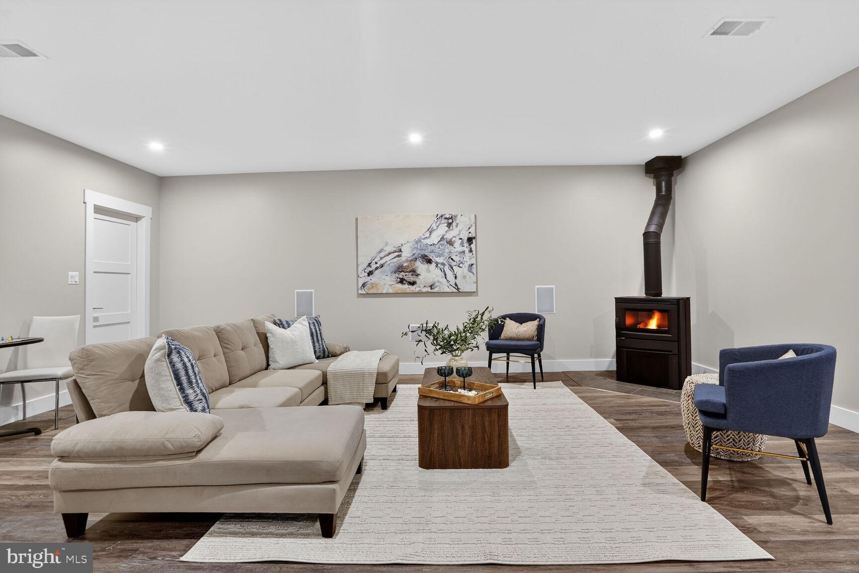 CRESCENT HILLS - Residential