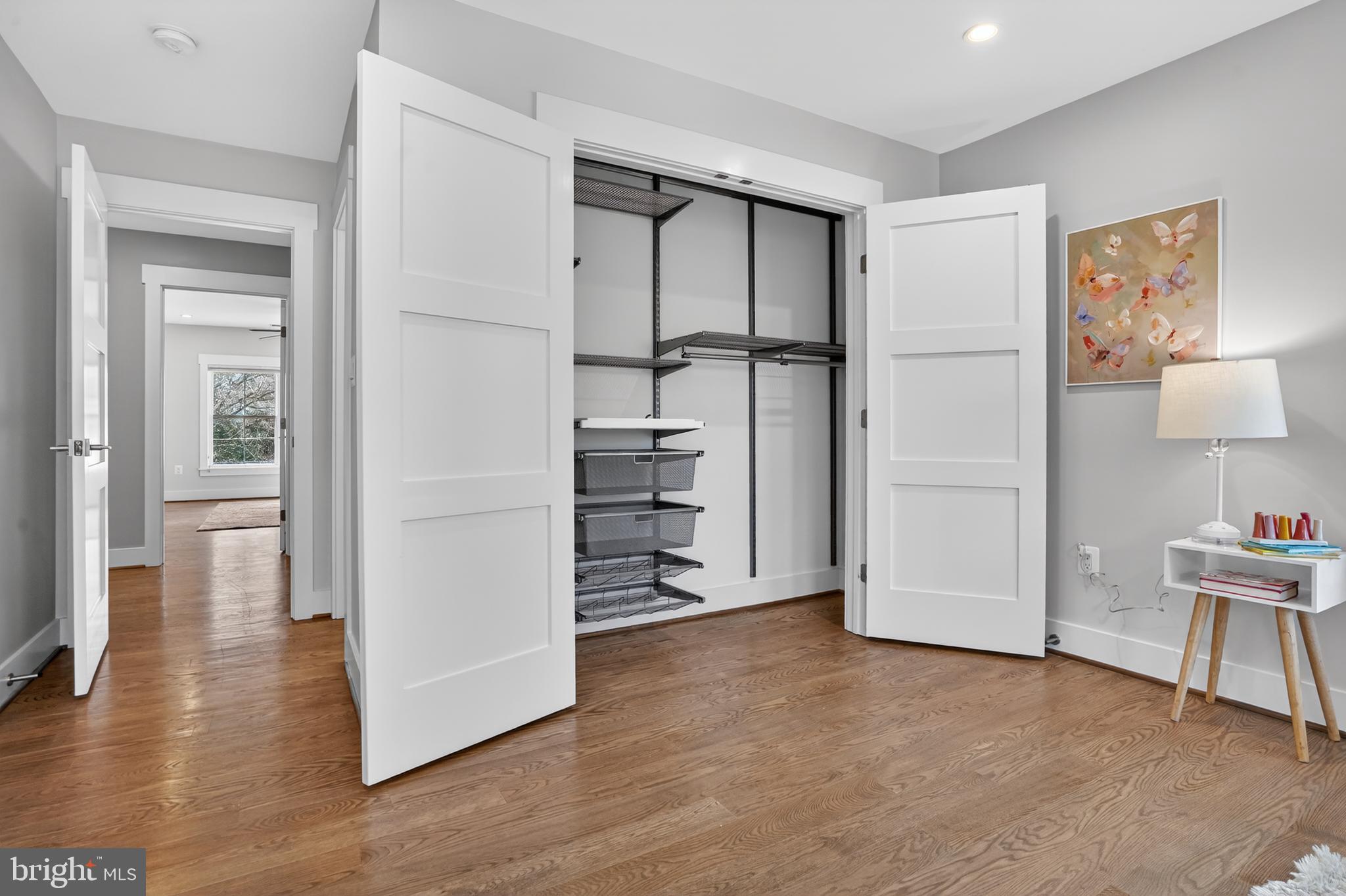 CRESCENT HILLS - Residential