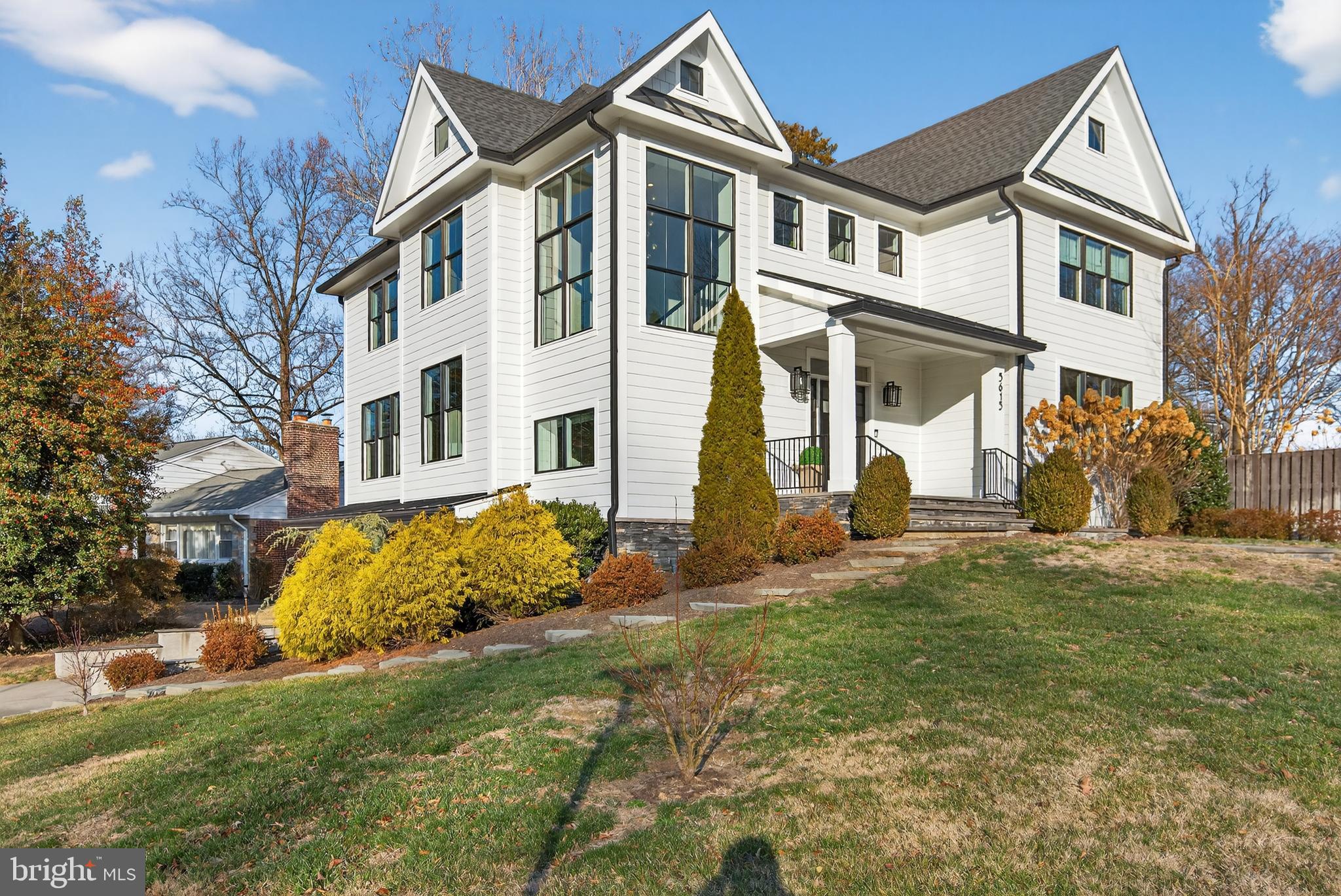 CRESCENT HILLS - Residential