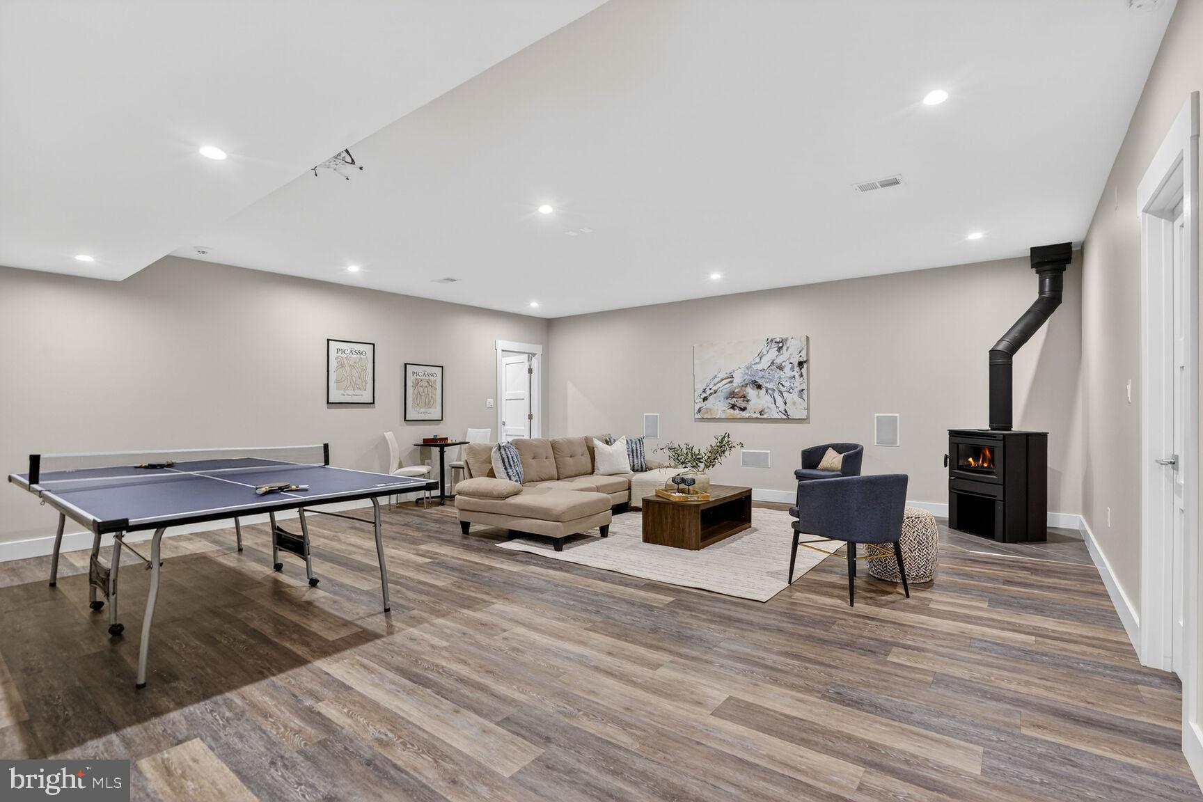 CRESCENT HILLS - Residential