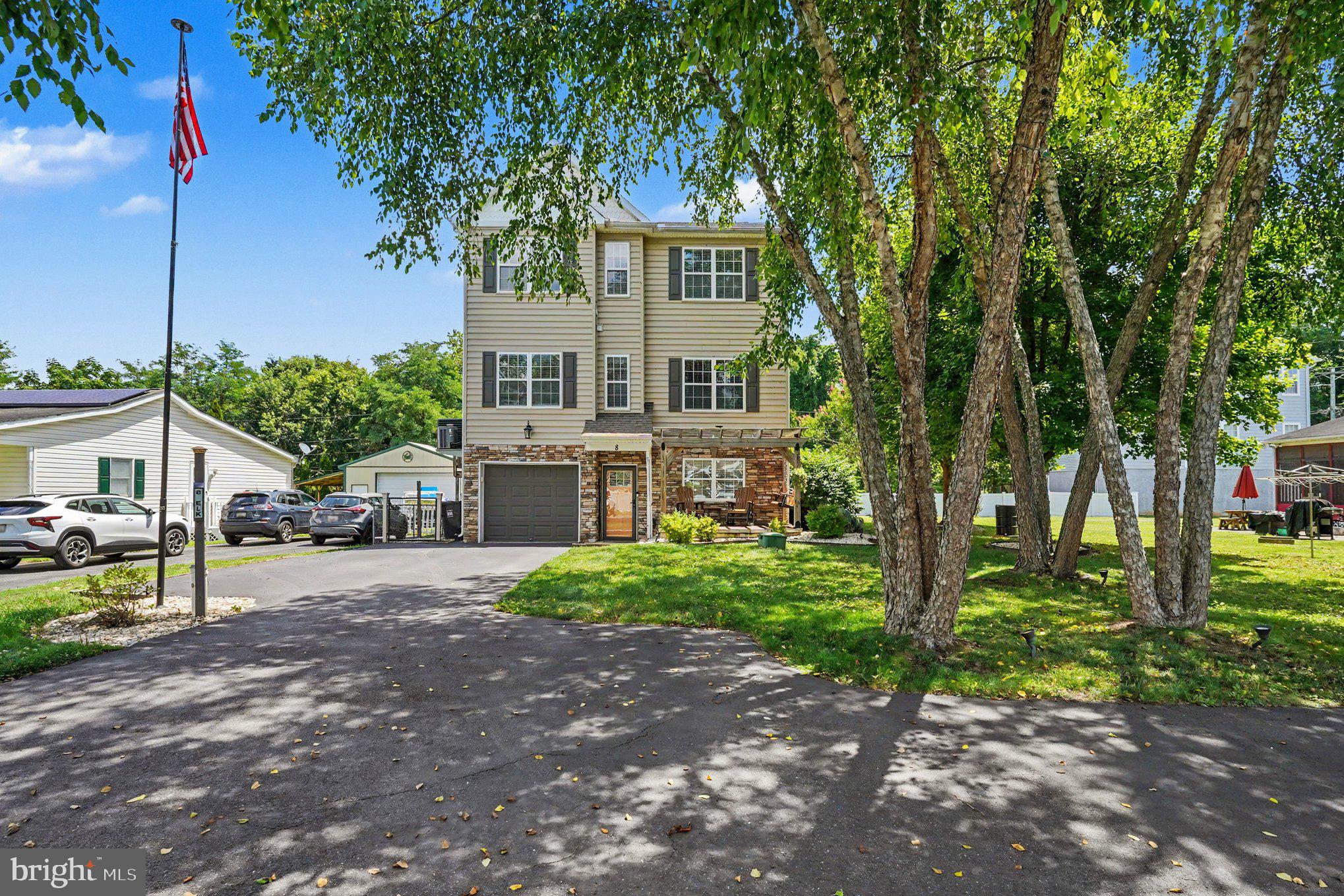 LOCUST POINT - Residential