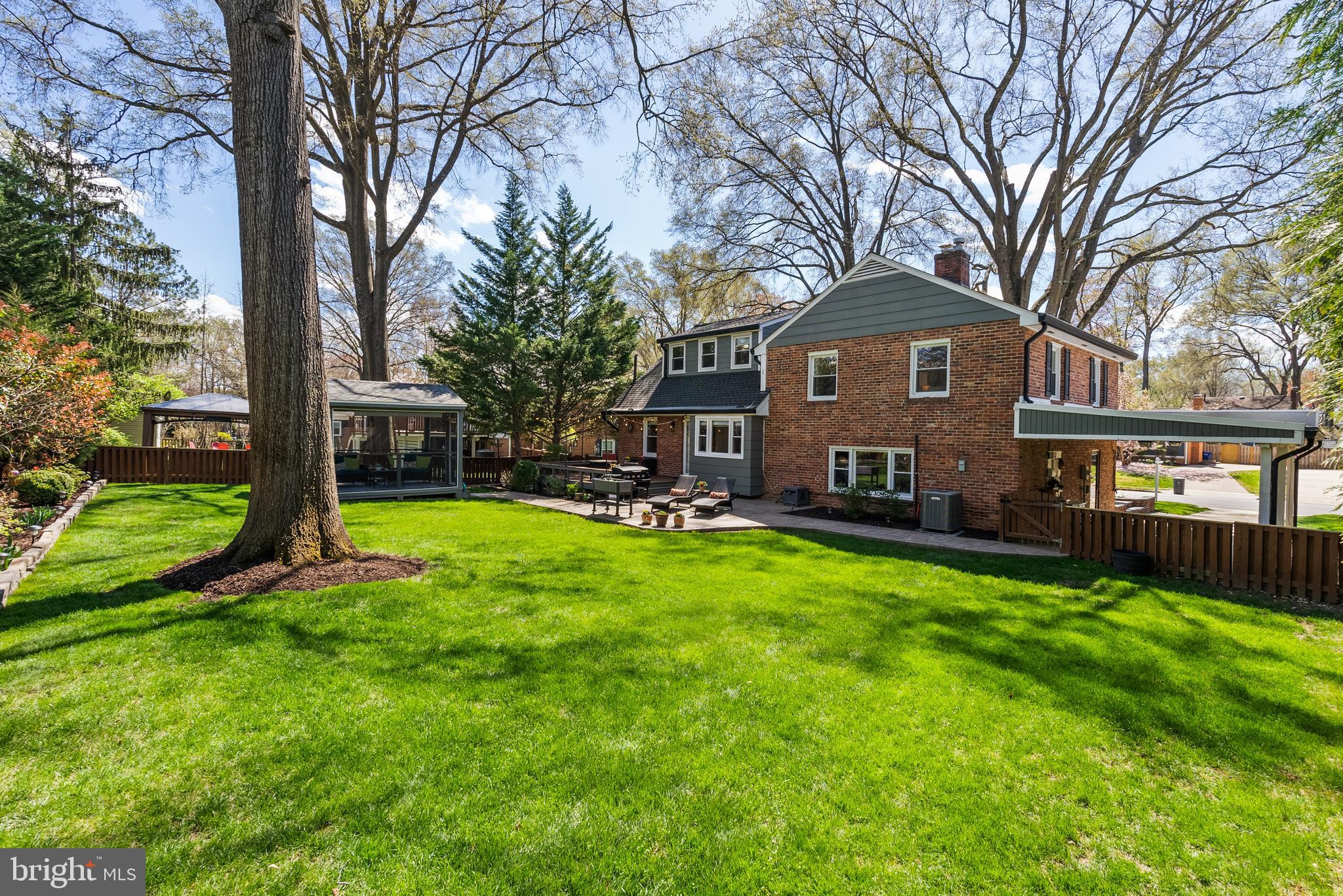 RIVERSIDE GARDENS - Residential