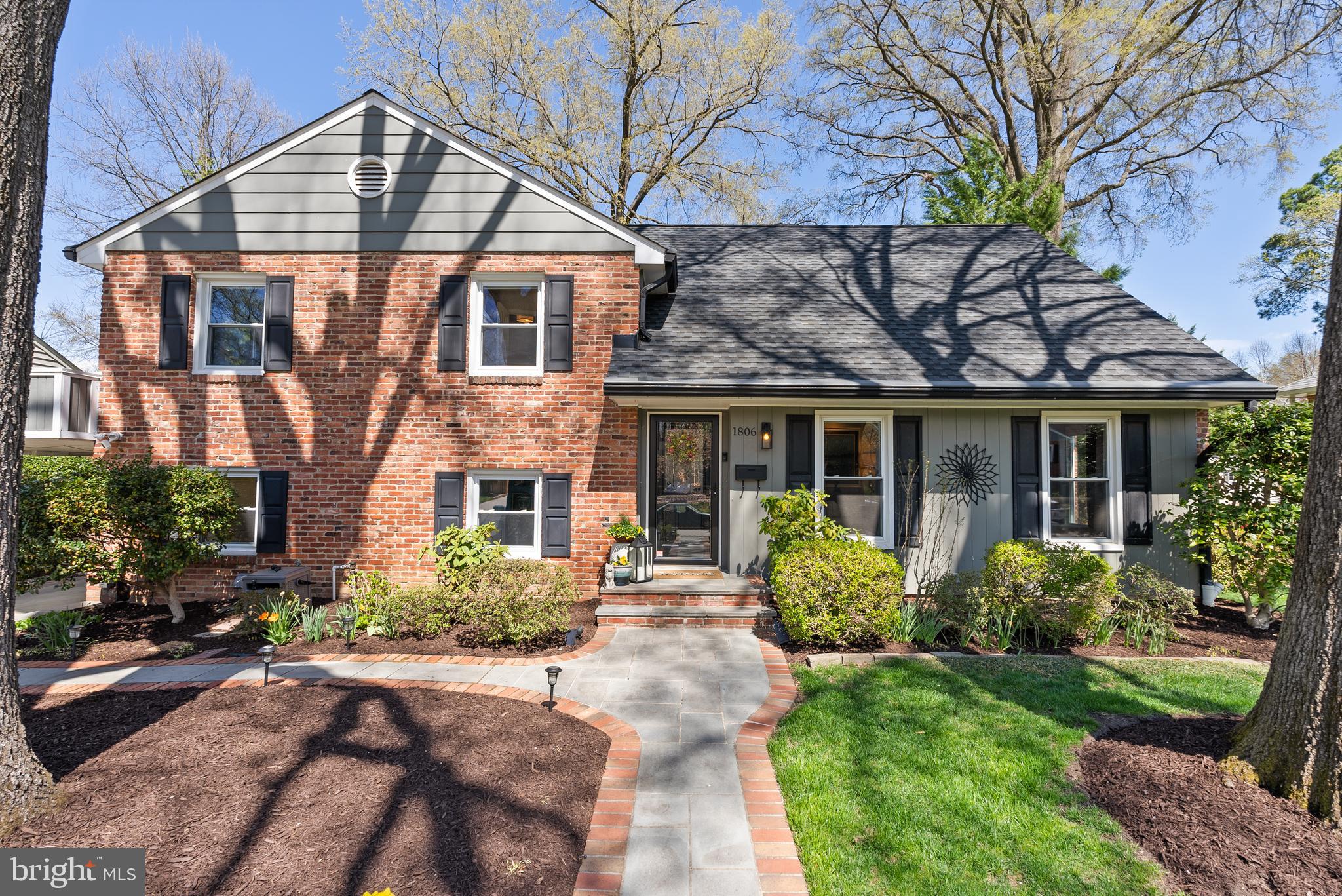 RIVERSIDE GARDENS - Residential