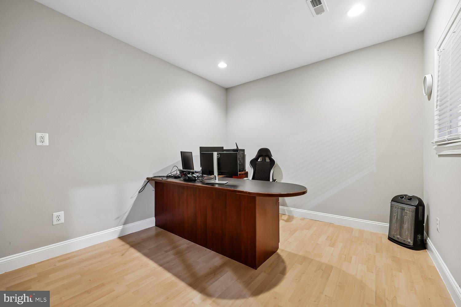 HOYLES MILL VILLAGE - Residential