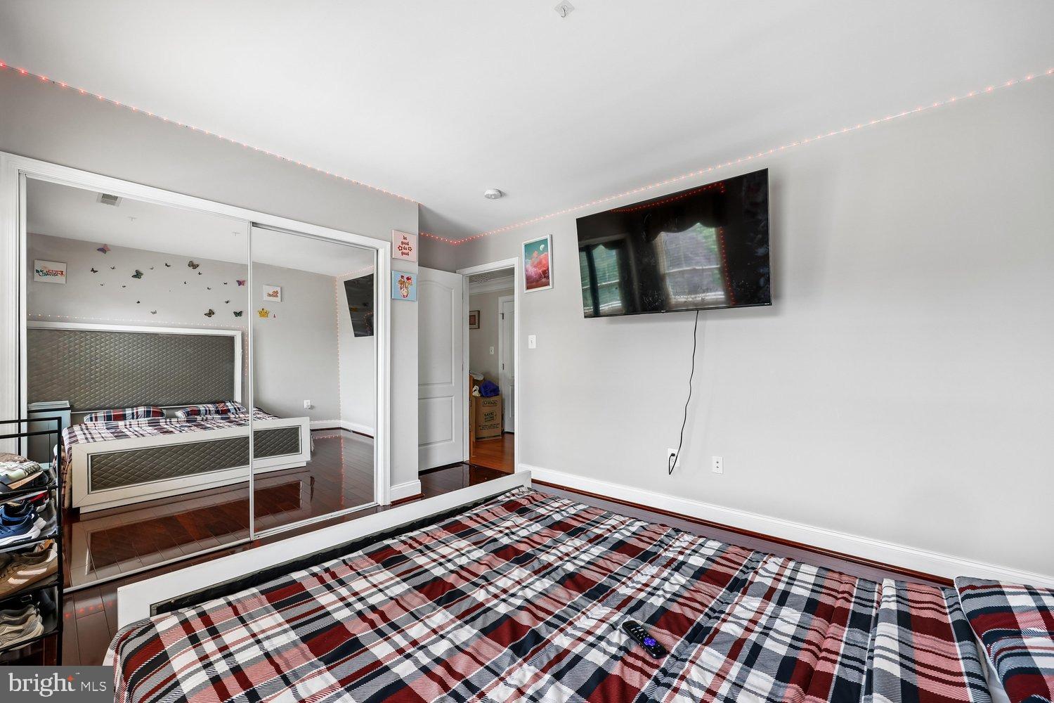 HOYLES MILL VILLAGE - Residential