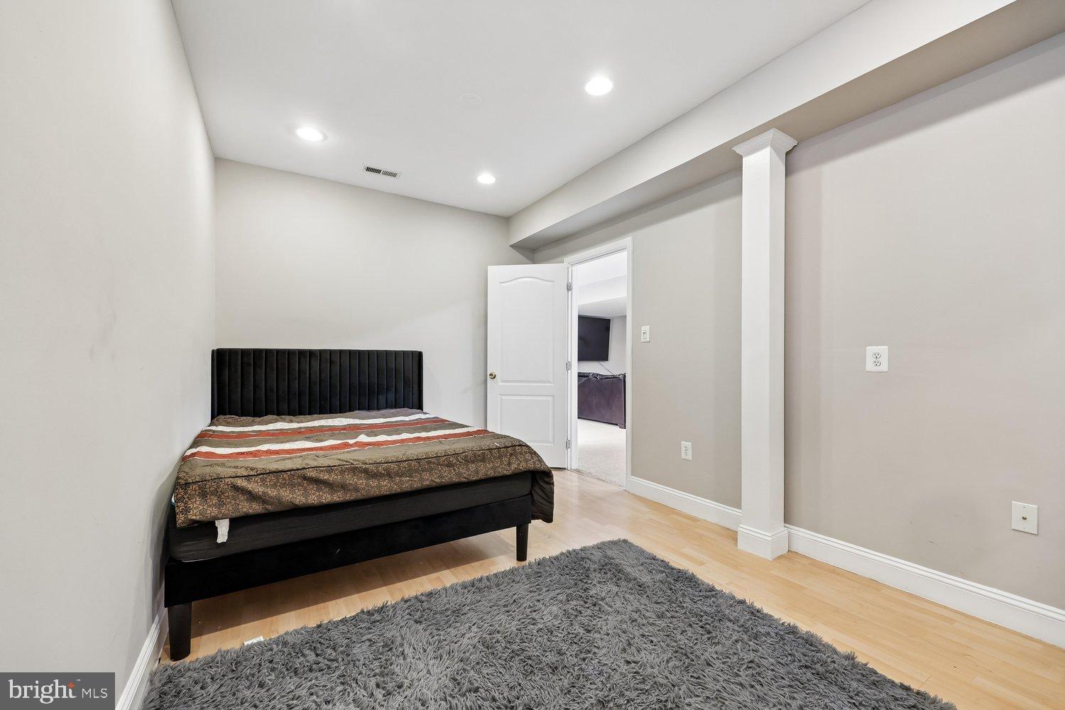 HOYLES MILL VILLAGE - Residential