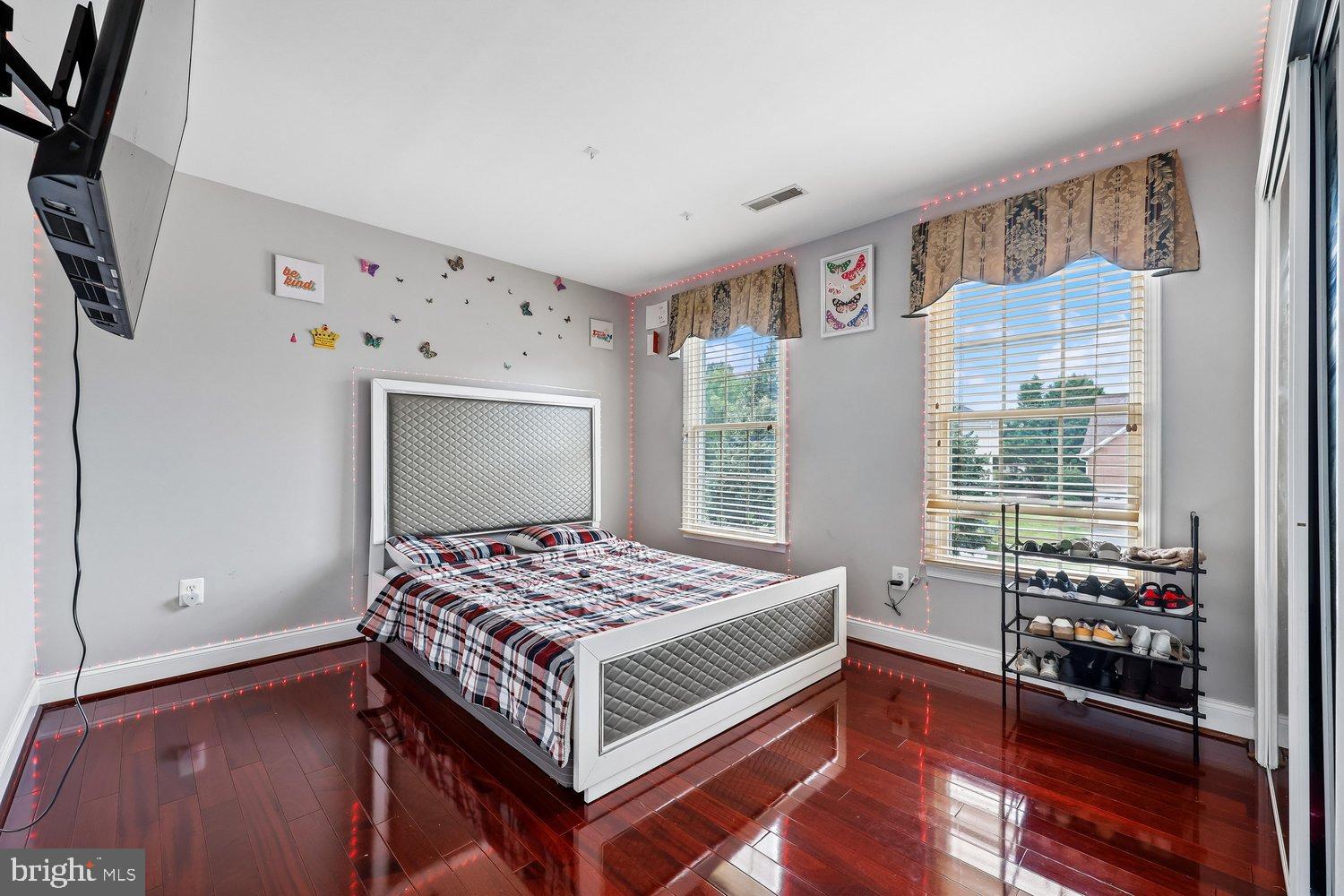 HOYLES MILL VILLAGE - Residential