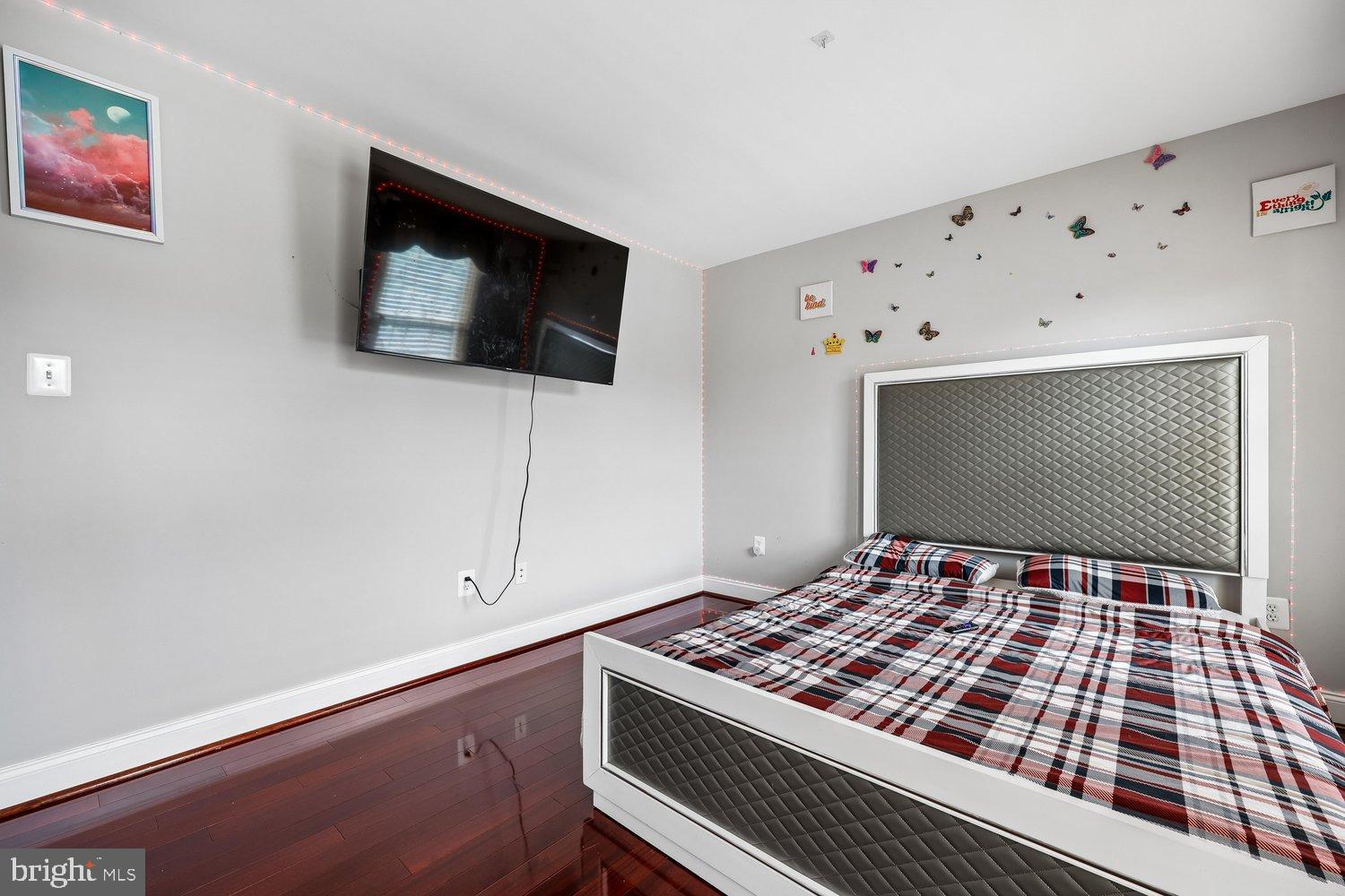 HOYLES MILL VILLAGE - Residential