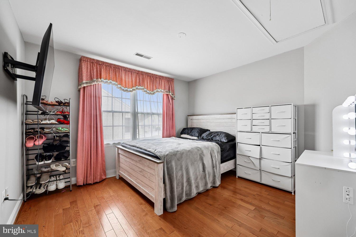 HOYLES MILL VILLAGE - Residential