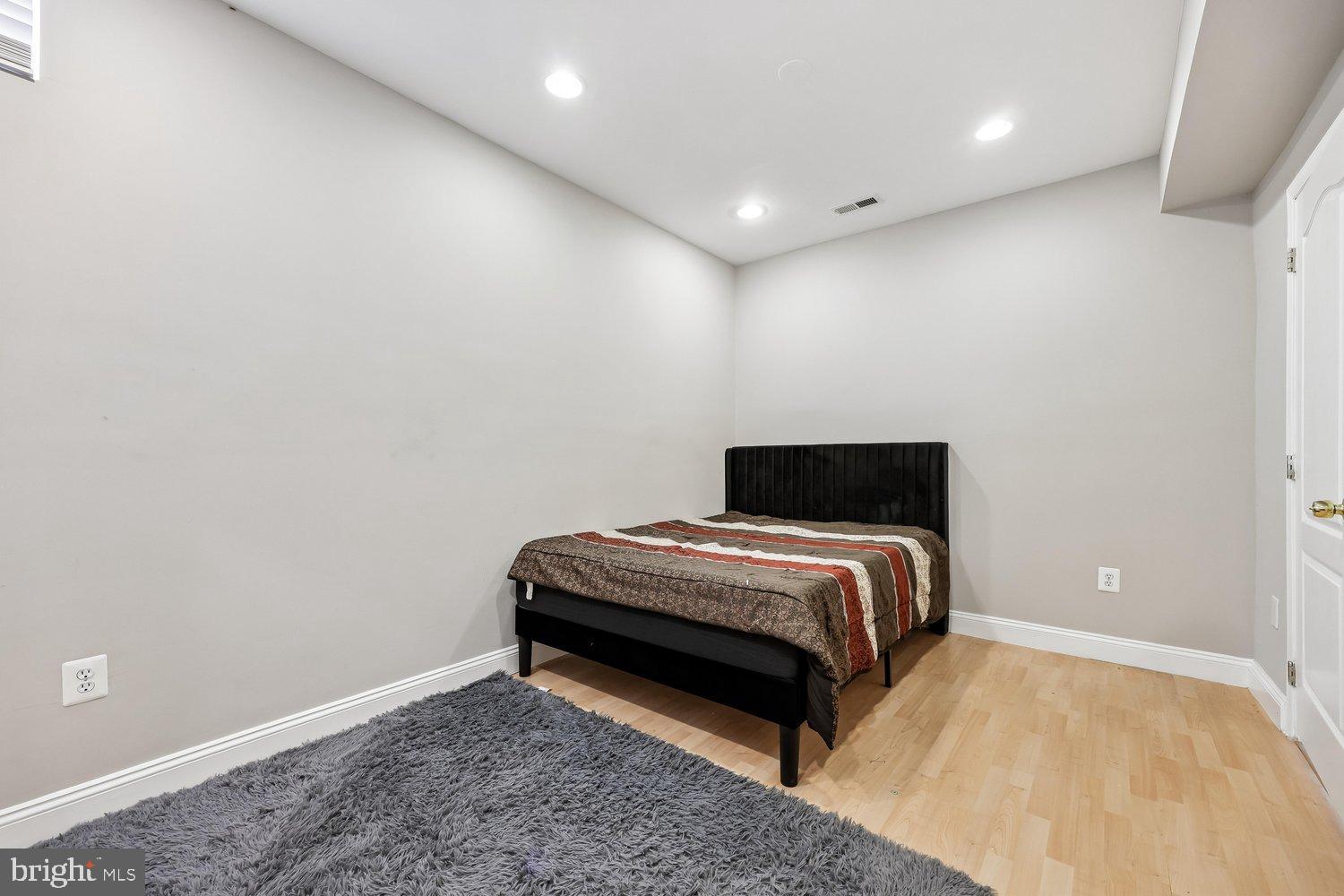 HOYLES MILL VILLAGE - Residential