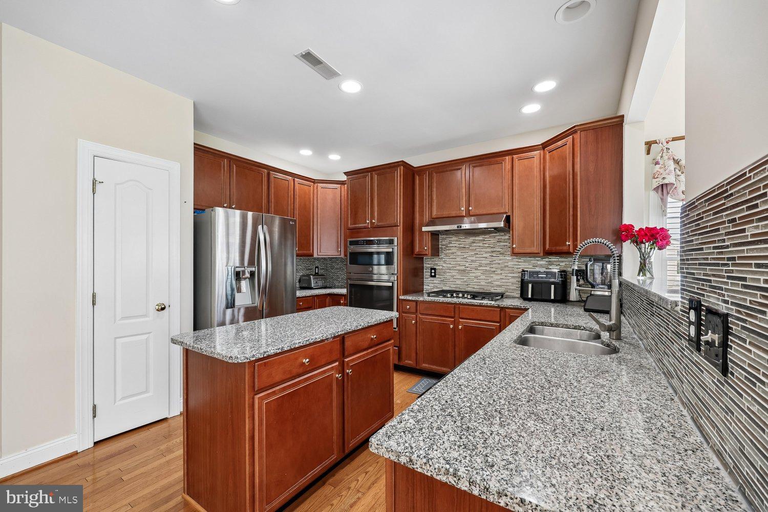 HOYLES MILL VILLAGE - Residential