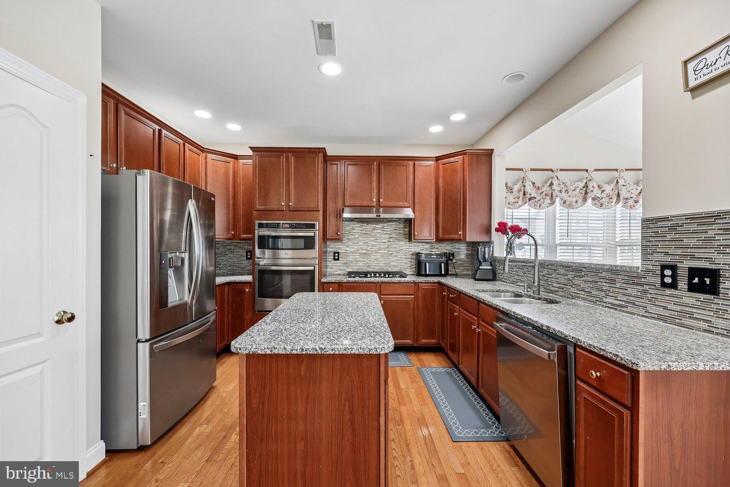 HOYLES MILL VILLAGE - Residential