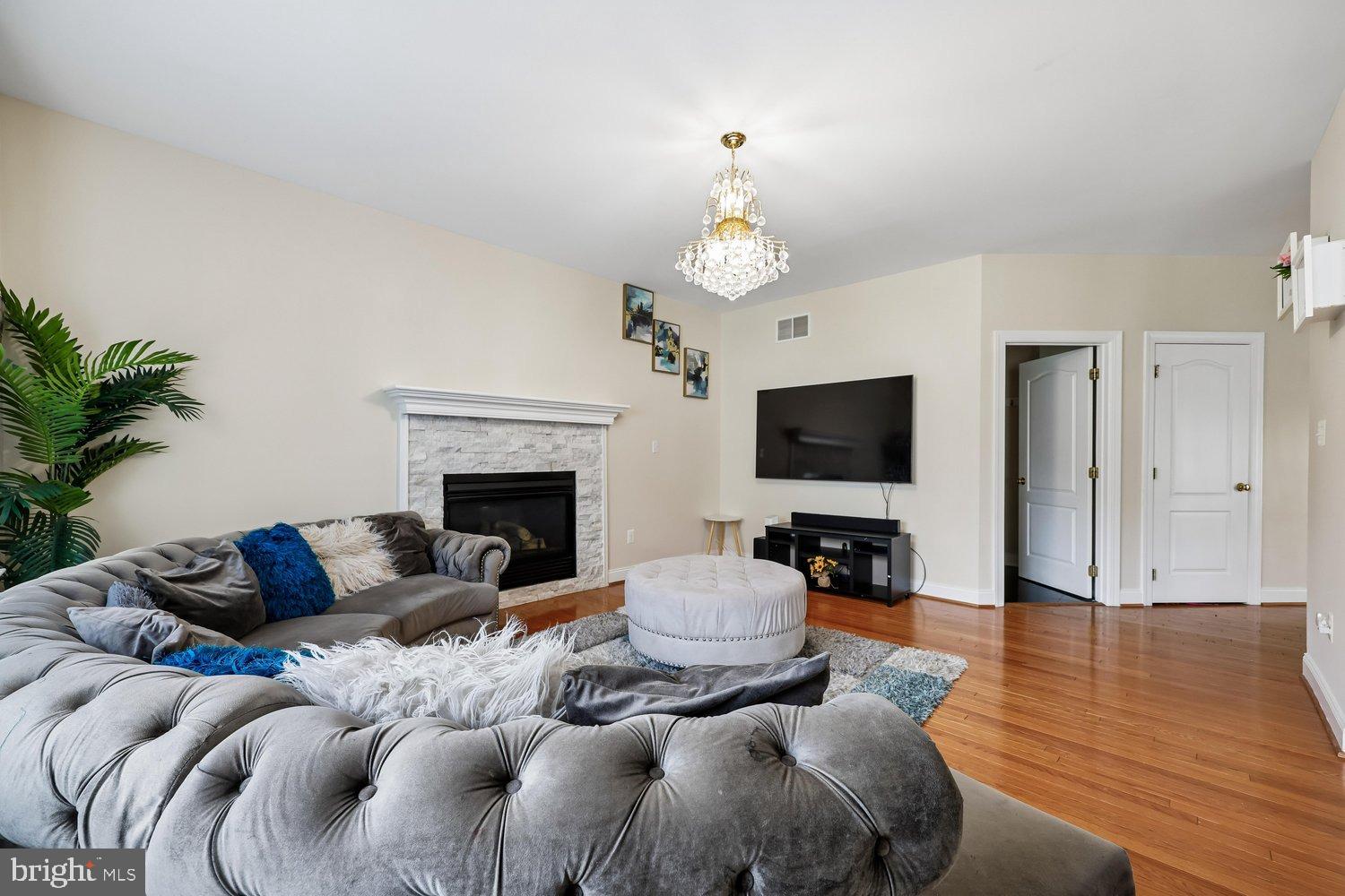 HOYLES MILL VILLAGE - Residential
