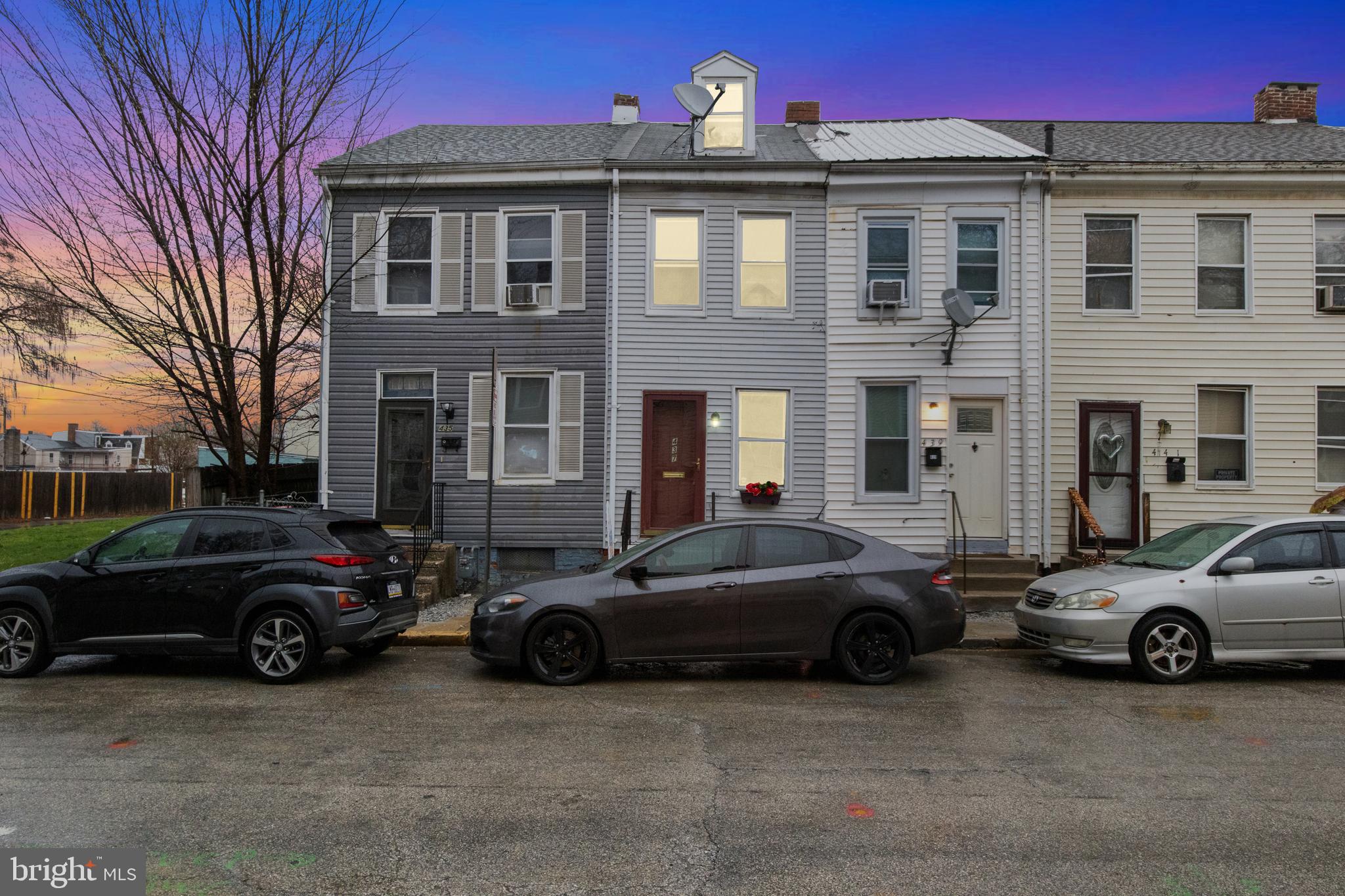 Cute as a button and price to sell! This 2-bedroom, 1-bathroom townhouse is ready for you to move in. Freshly updated and conveniently located near shopping and all the urban conveniences you've been looking for. Enjoy the nice and private yard space that has a garage and off-street parking. The home also features a 1st floor laundry.