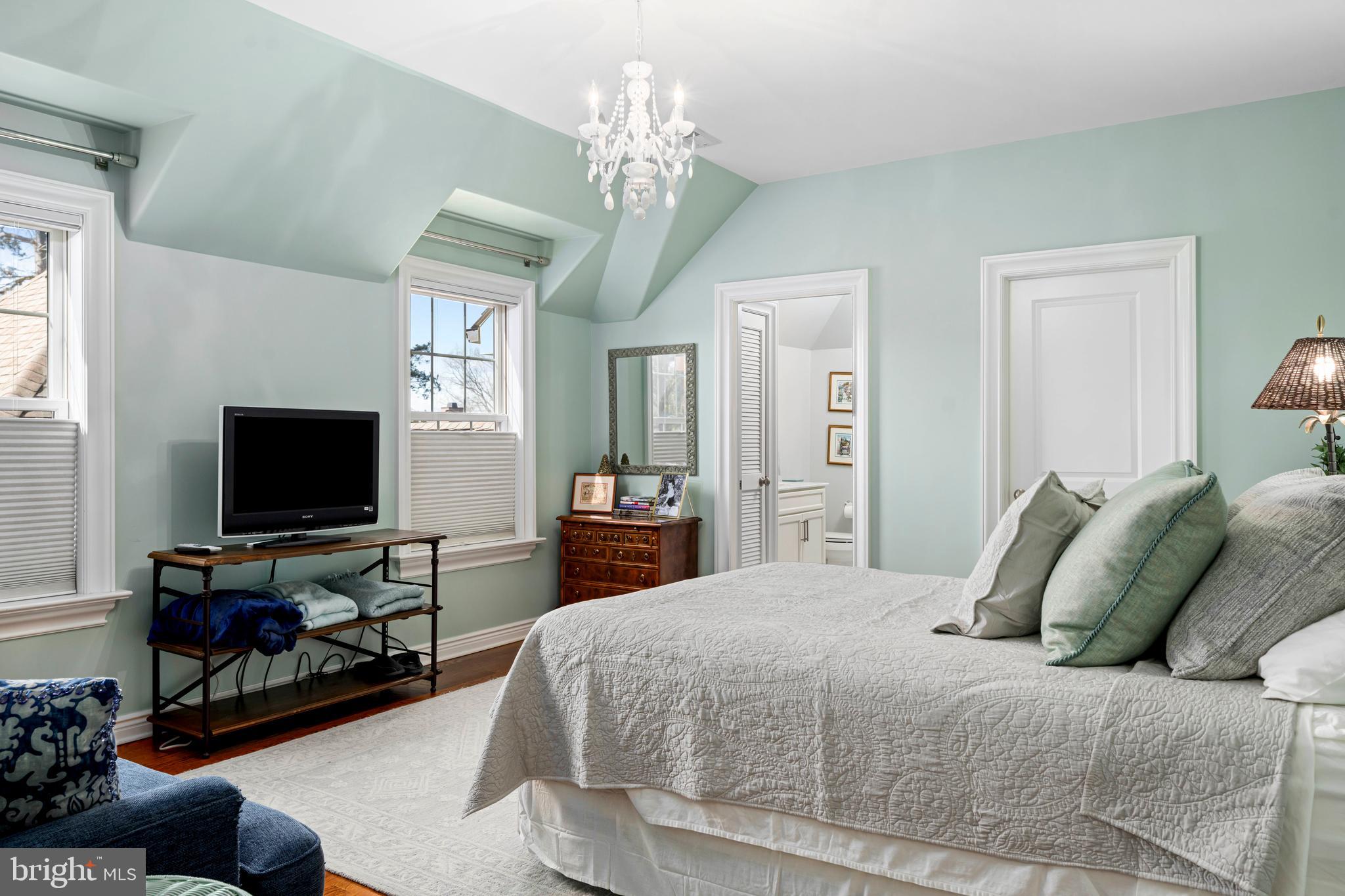 CHESTNUT HILL - Residential