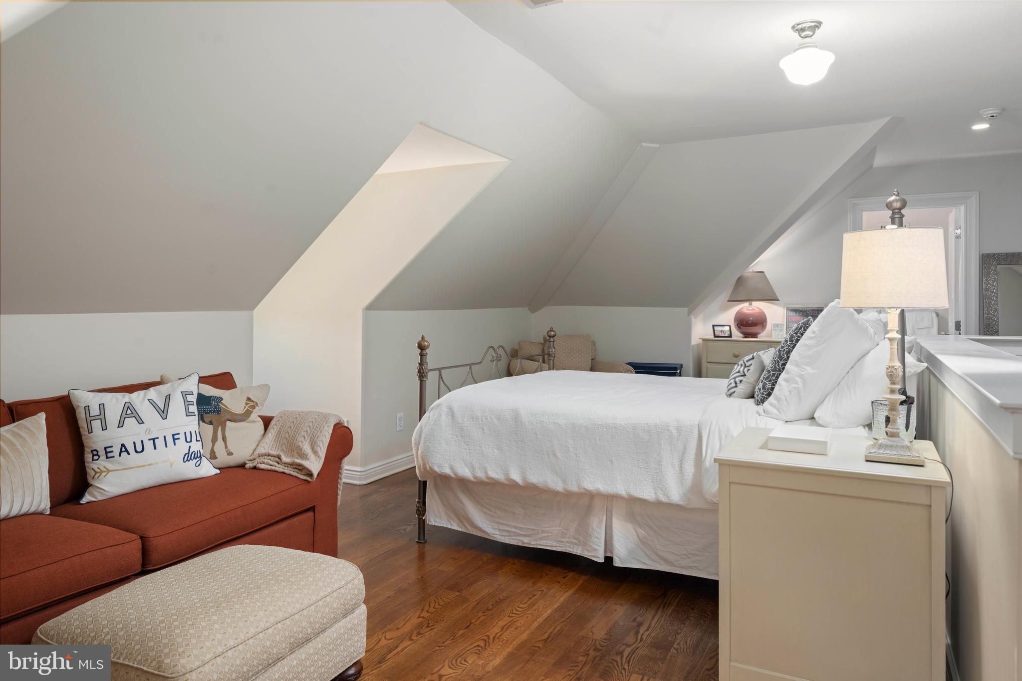 CHESTNUT HILL - Residential
