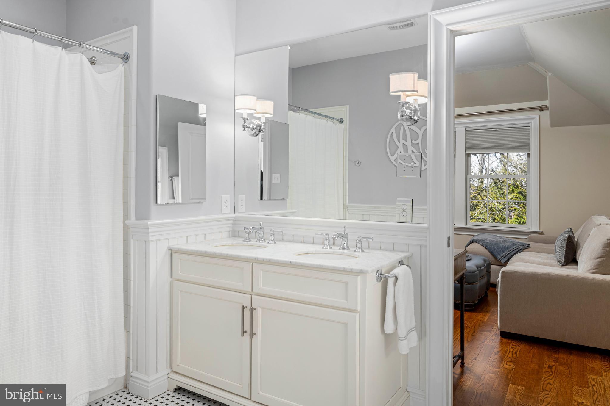 CHESTNUT HILL - Residential