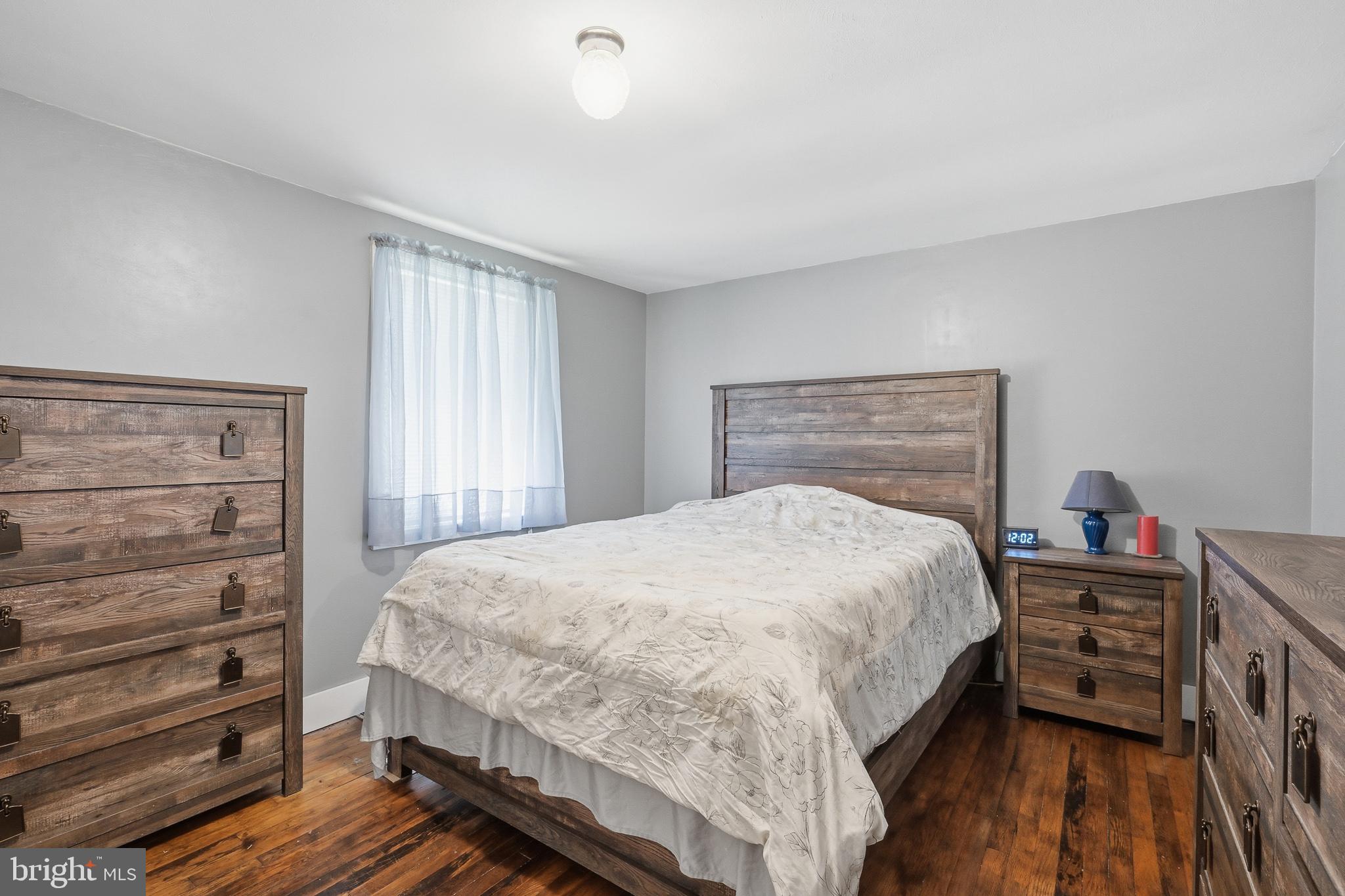 MOUNT JOY - Residential