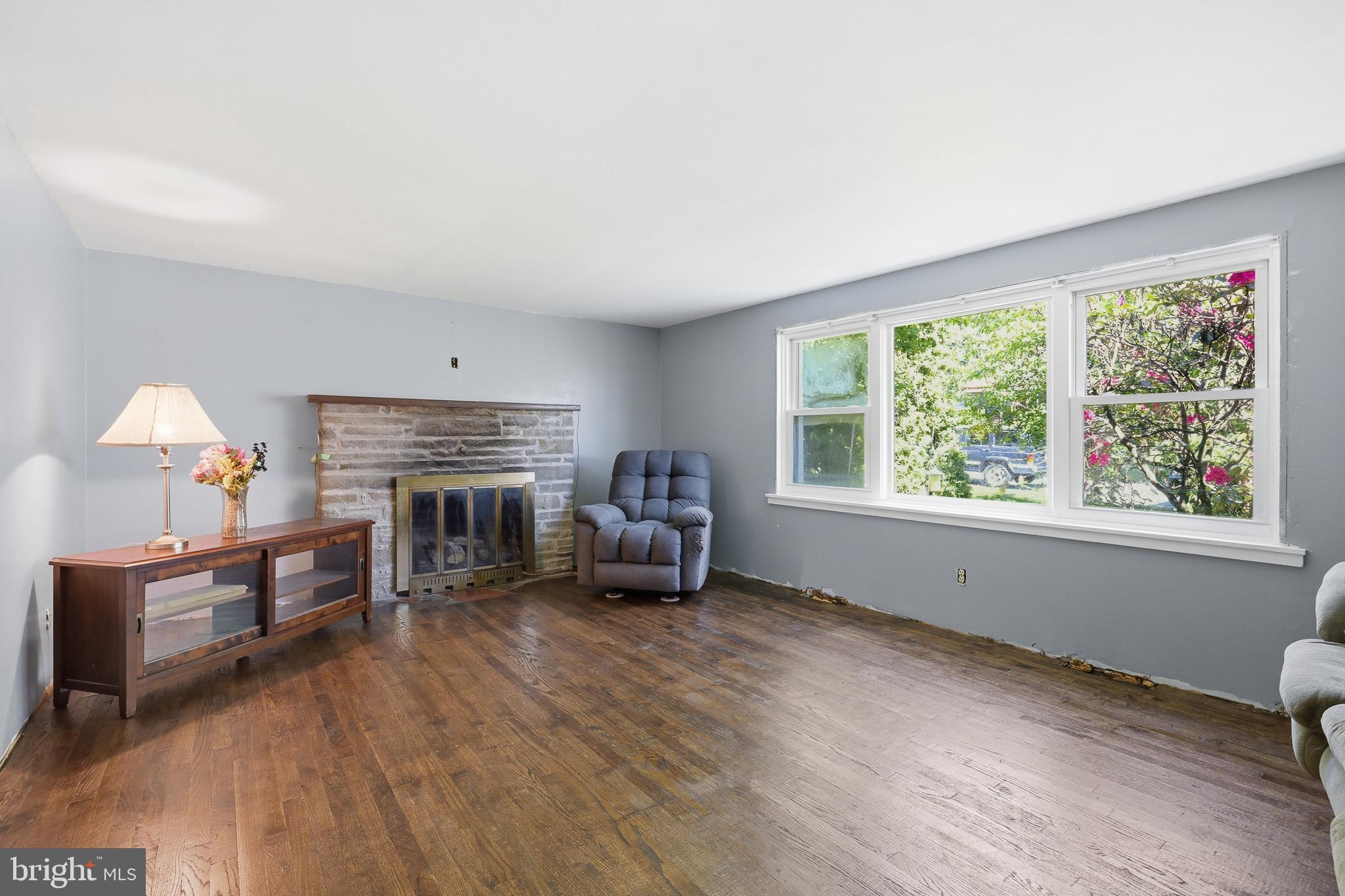 MOUNT JOY - Residential