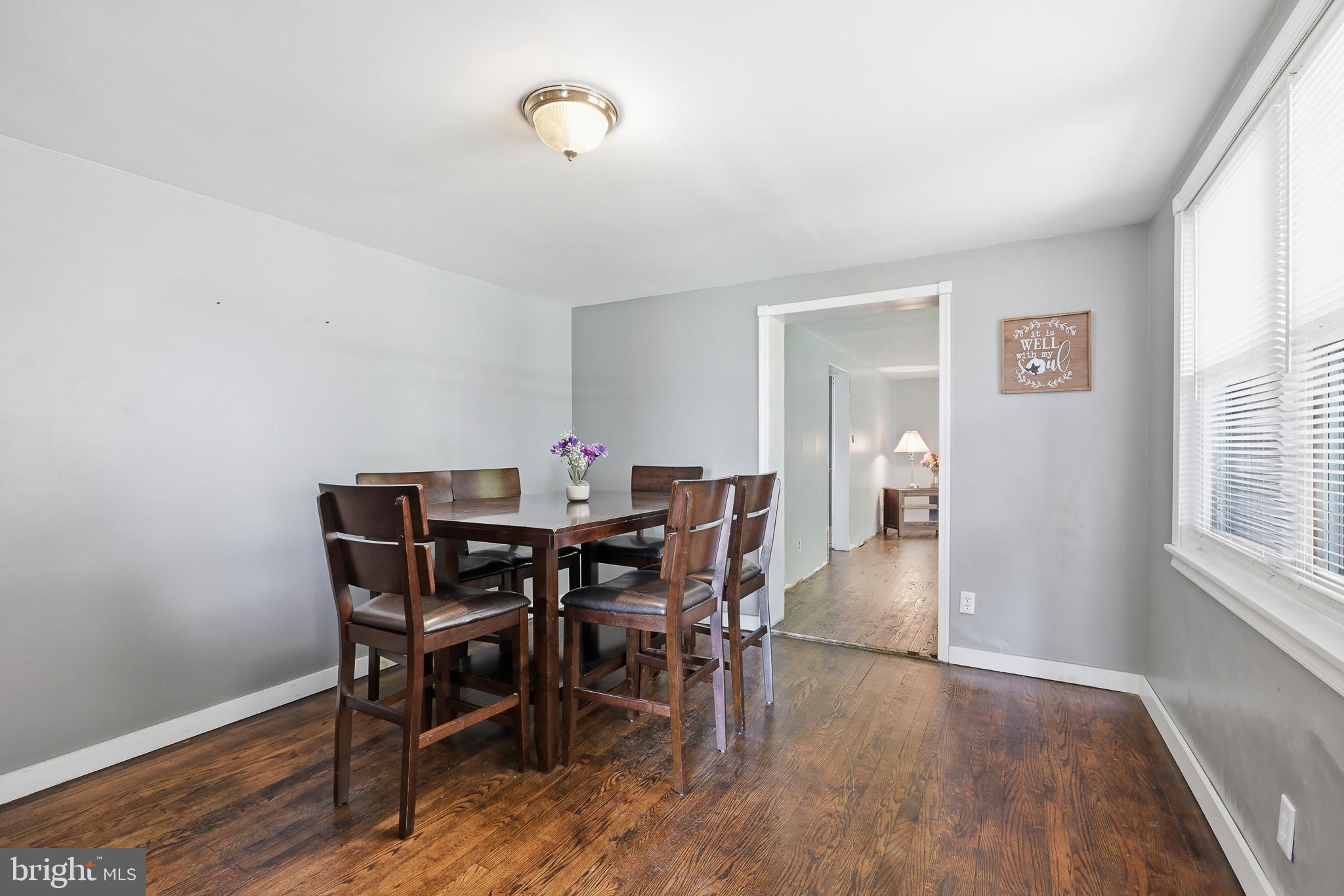 MOUNT JOY - Residential