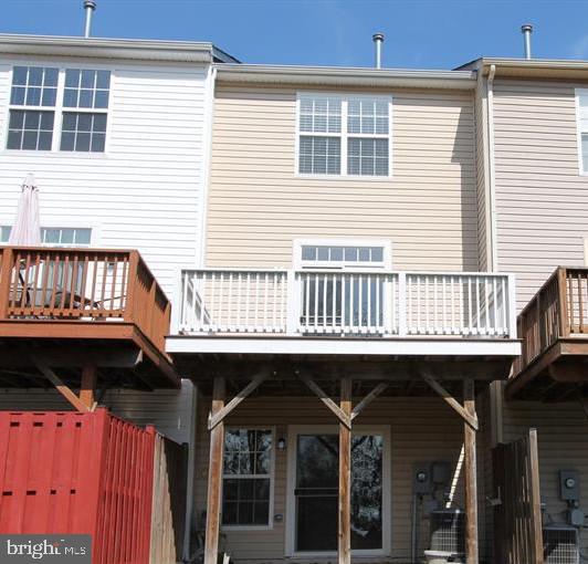 POWELLS RUN VILLAGE COND - Residential