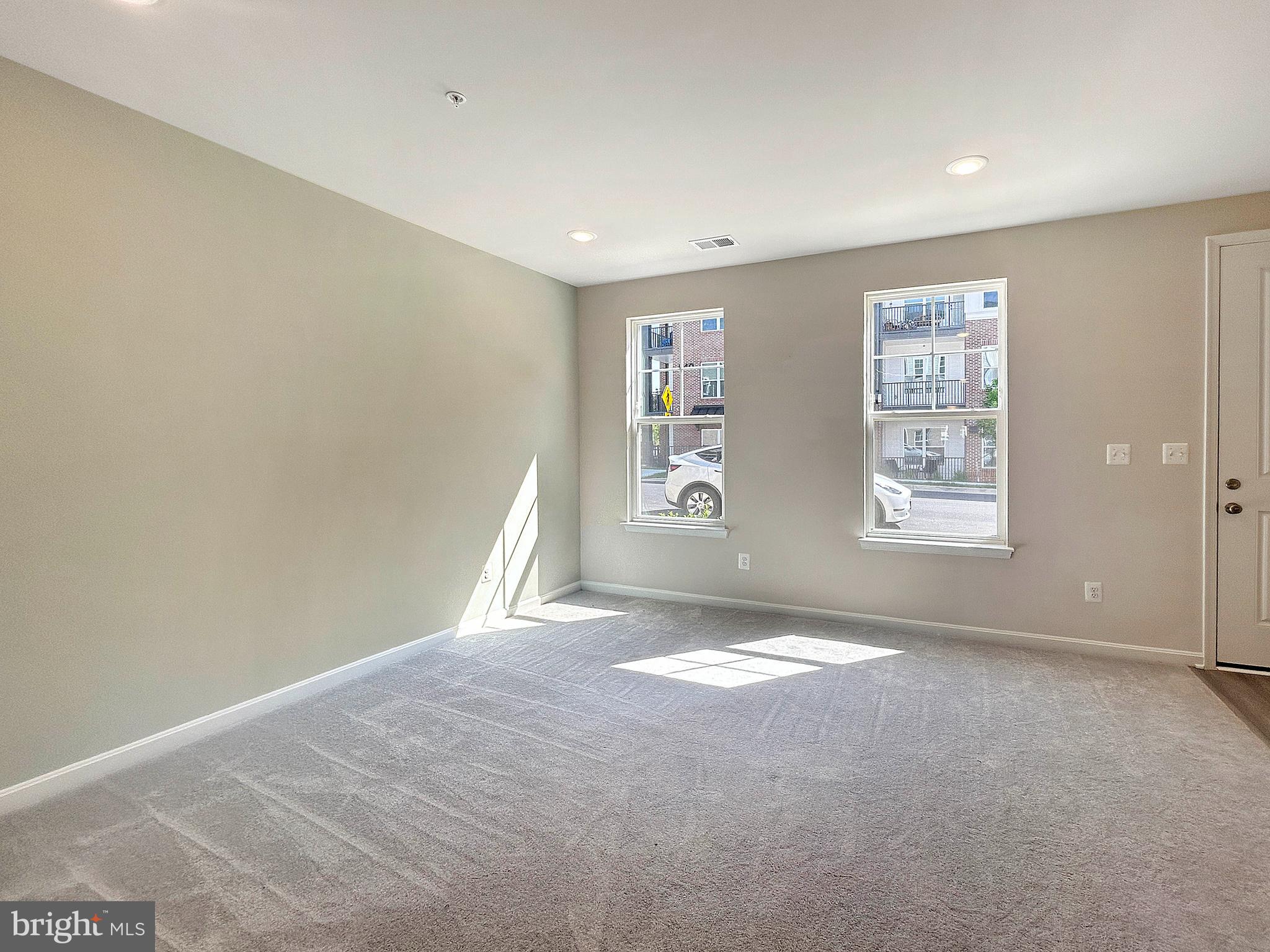 TOWNS AT MARKET COMMONS - Residential Lease