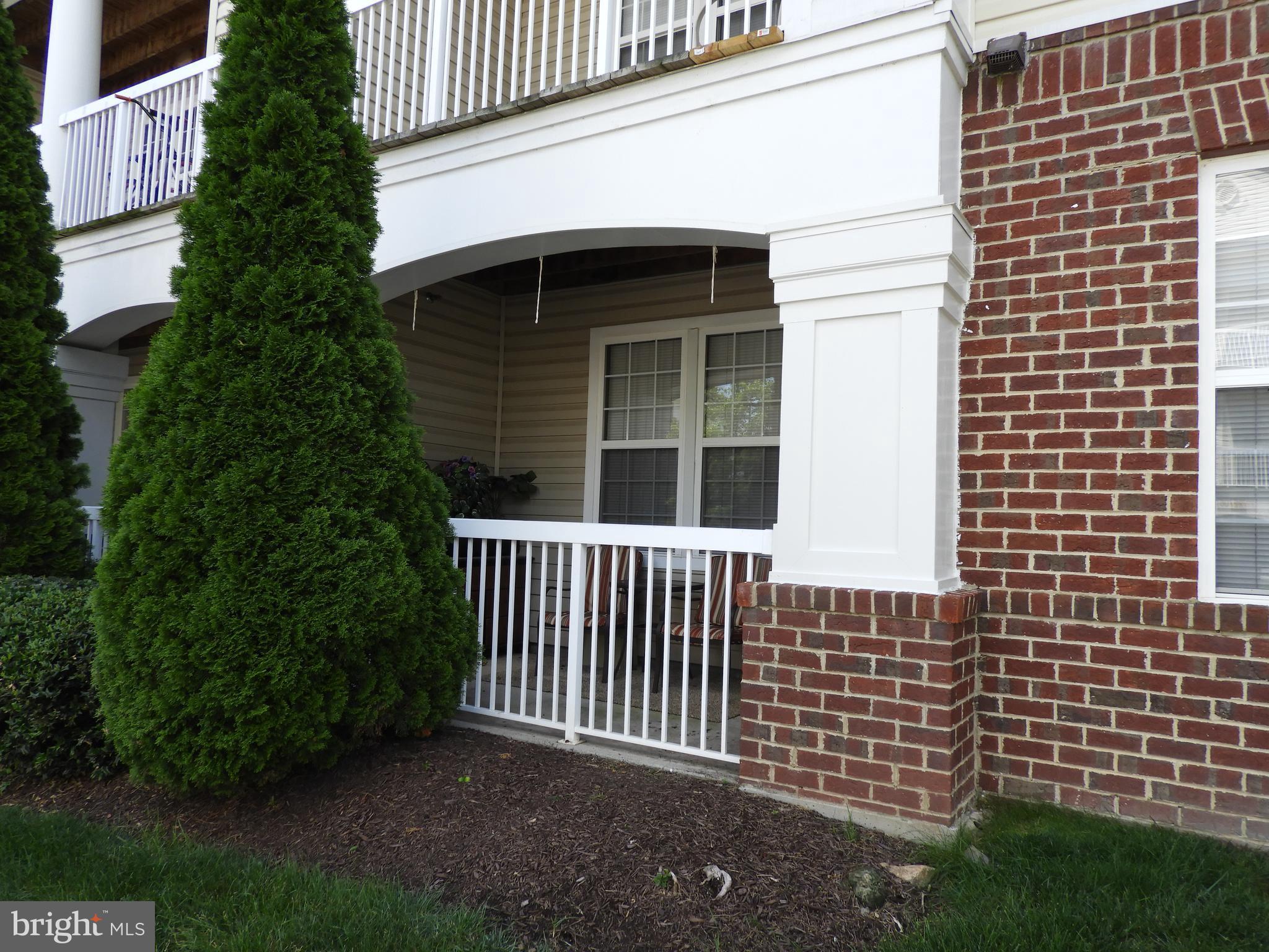 Conveniently located within walking distance of the Brambleton Town Center, this beautiful 1/1 condo has high ceilings thru out, SS appliances, lots of windows. Private patio. Basic cable, high speed internet, sewer, and trash removal are included in rent.