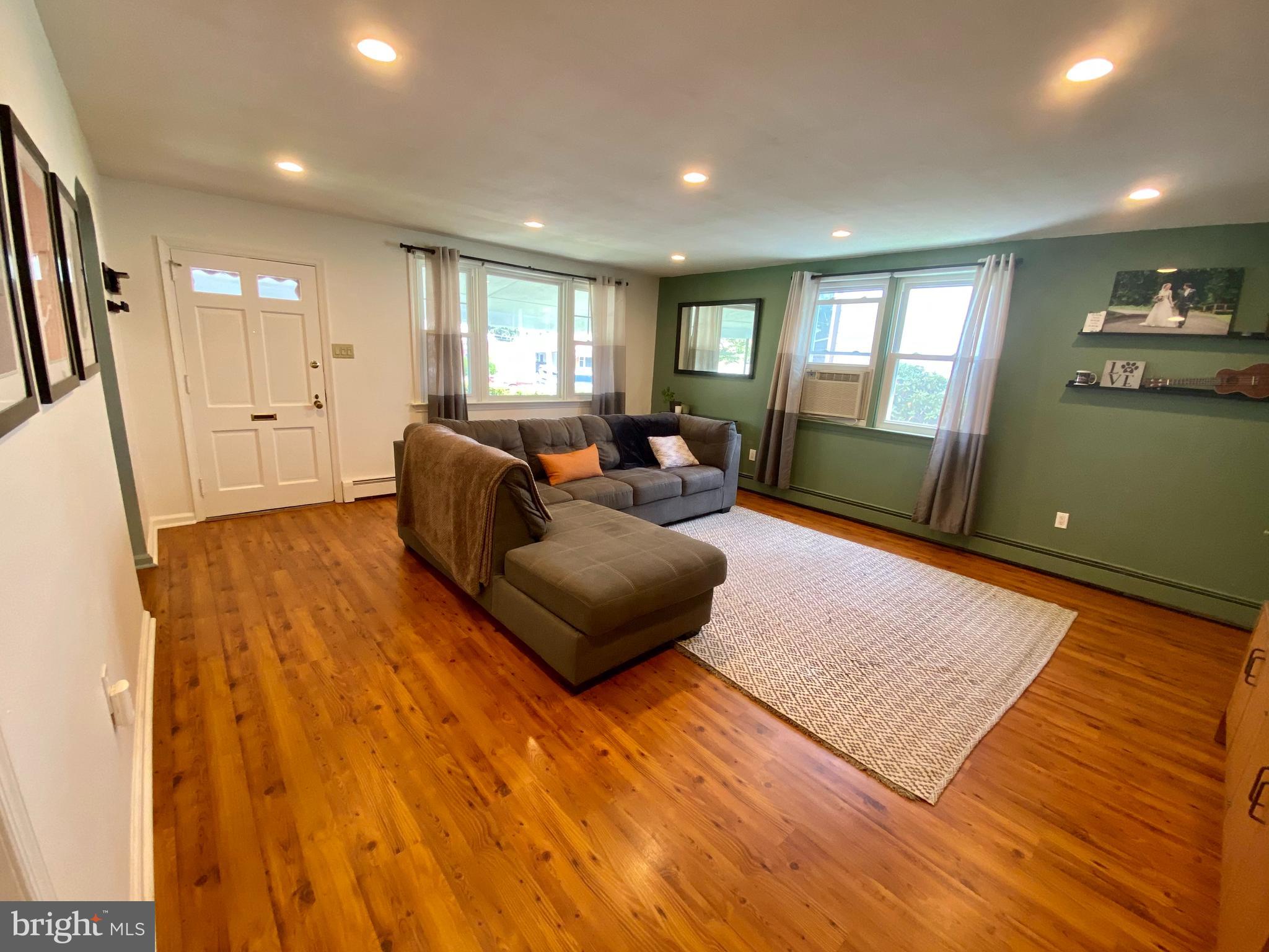 FOX CHASE - Residential
