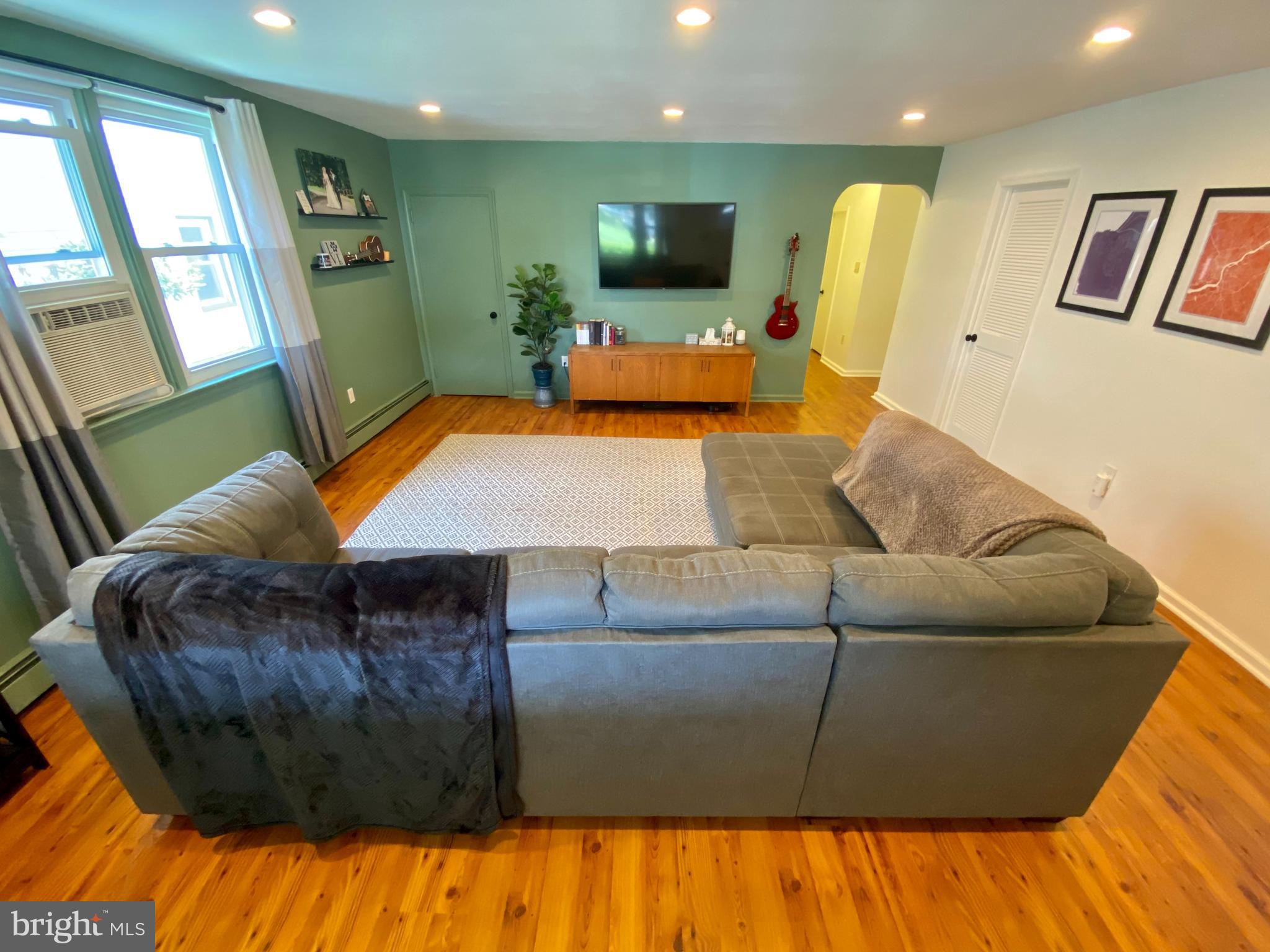 FOX CHASE - Residential