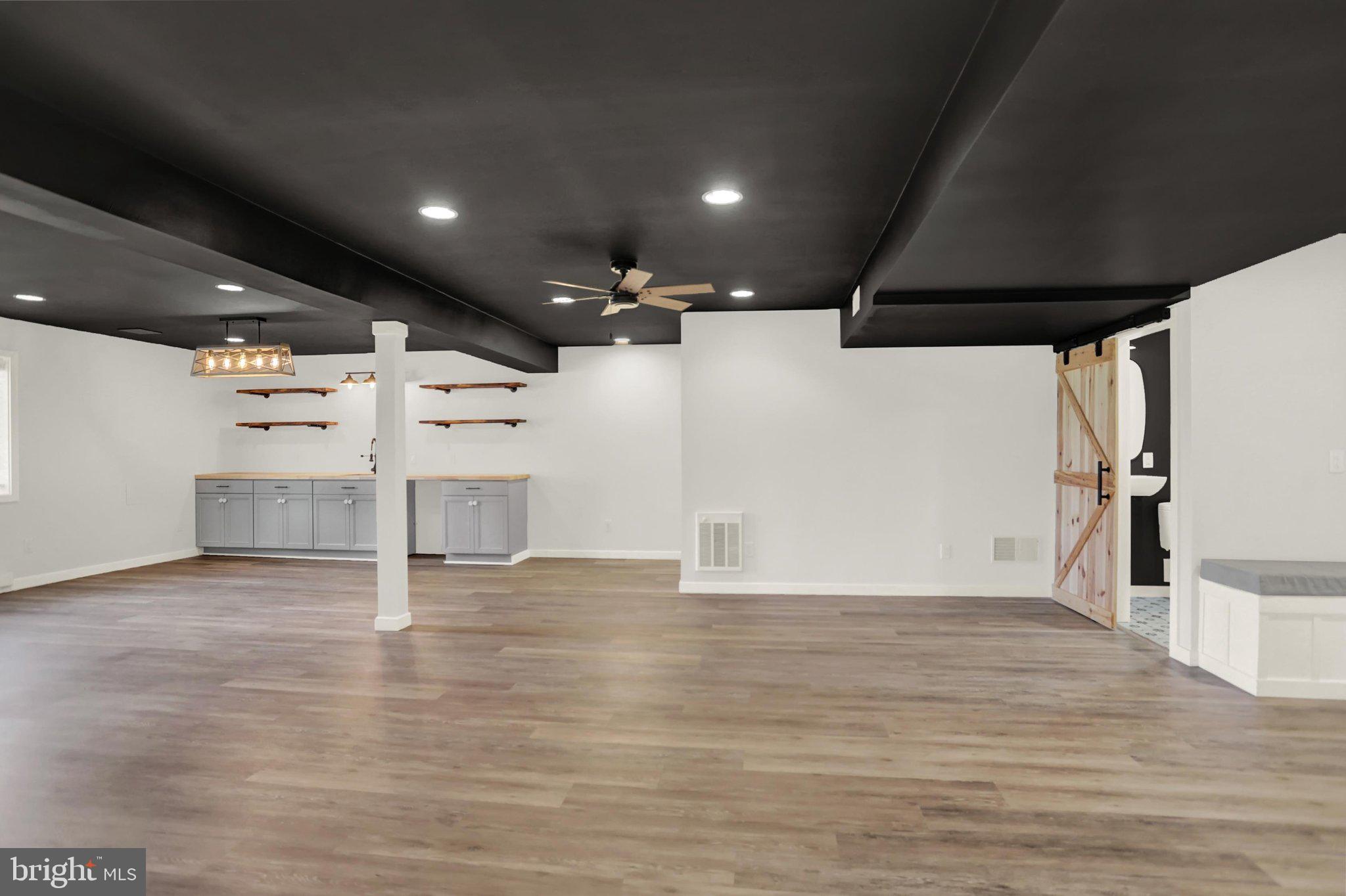 ROLLING MEADOWS - Residential