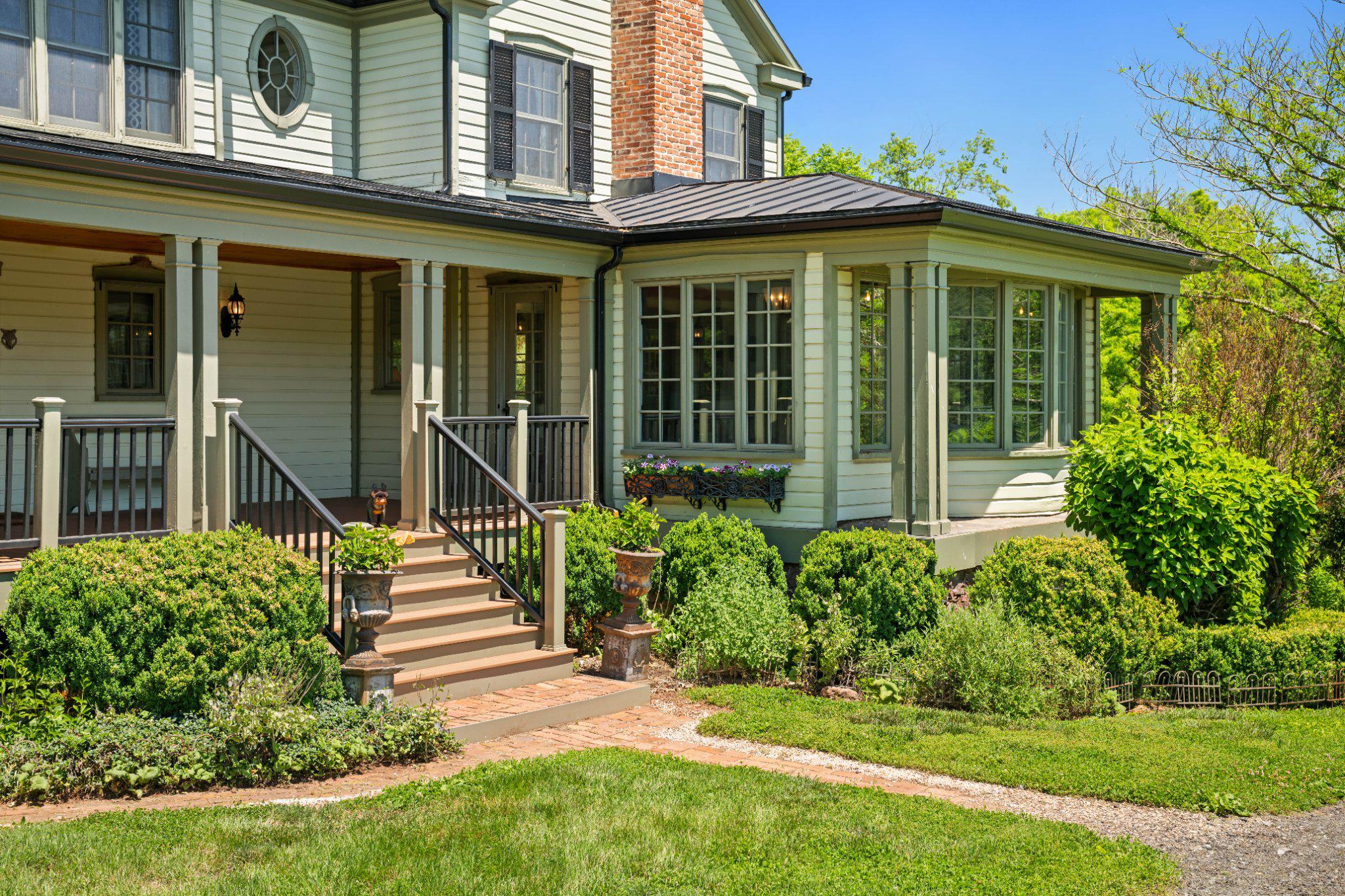 POOLESVILLE OUTSIDE - Residential