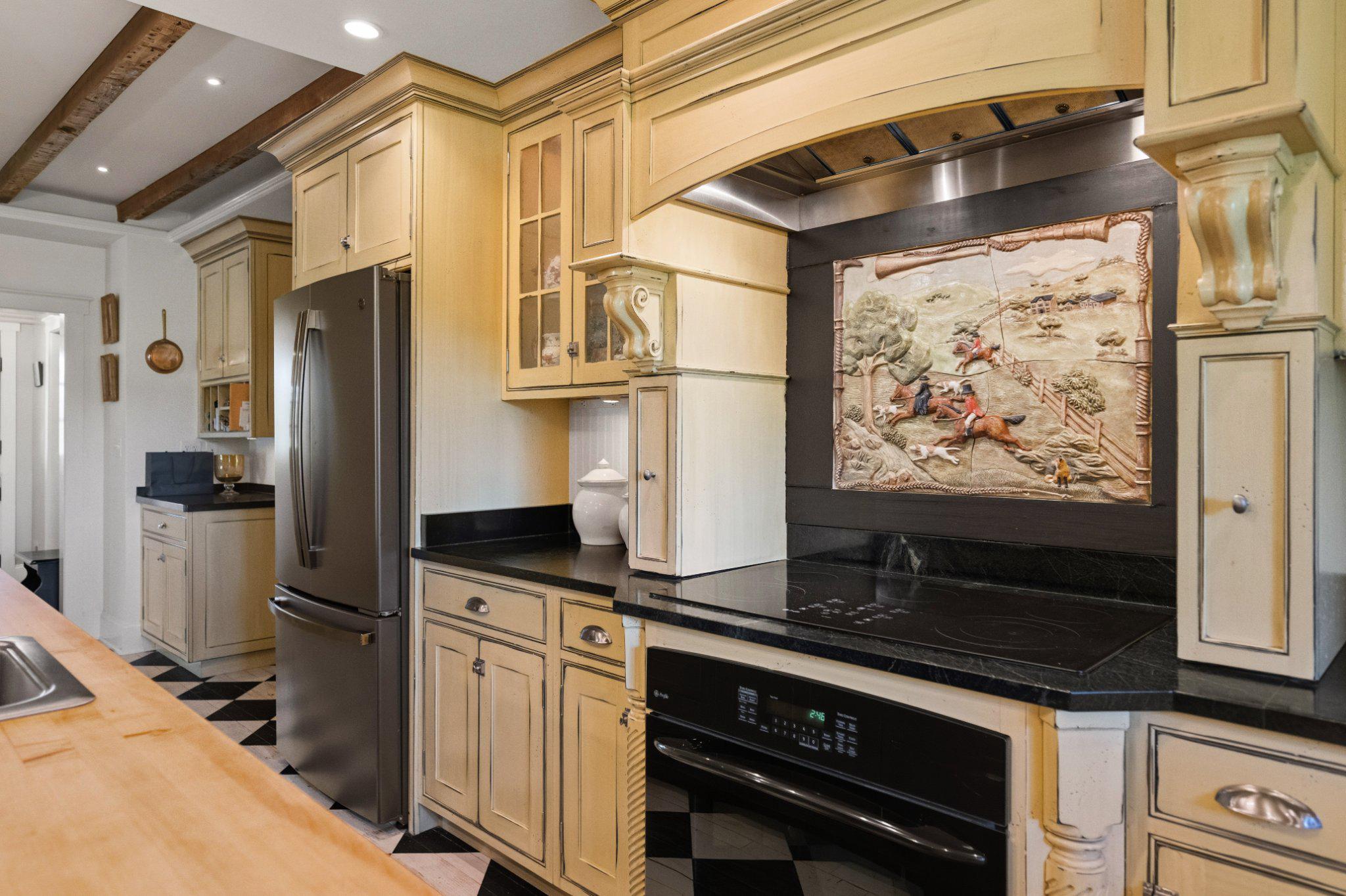 POOLESVILLE OUTSIDE - Residential