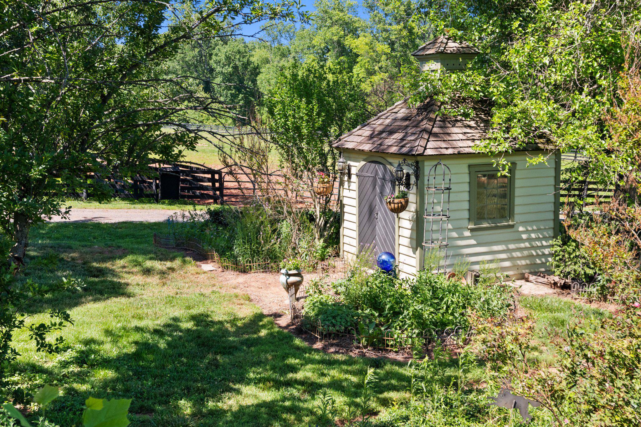 POOLESVILLE OUTSIDE - Residential