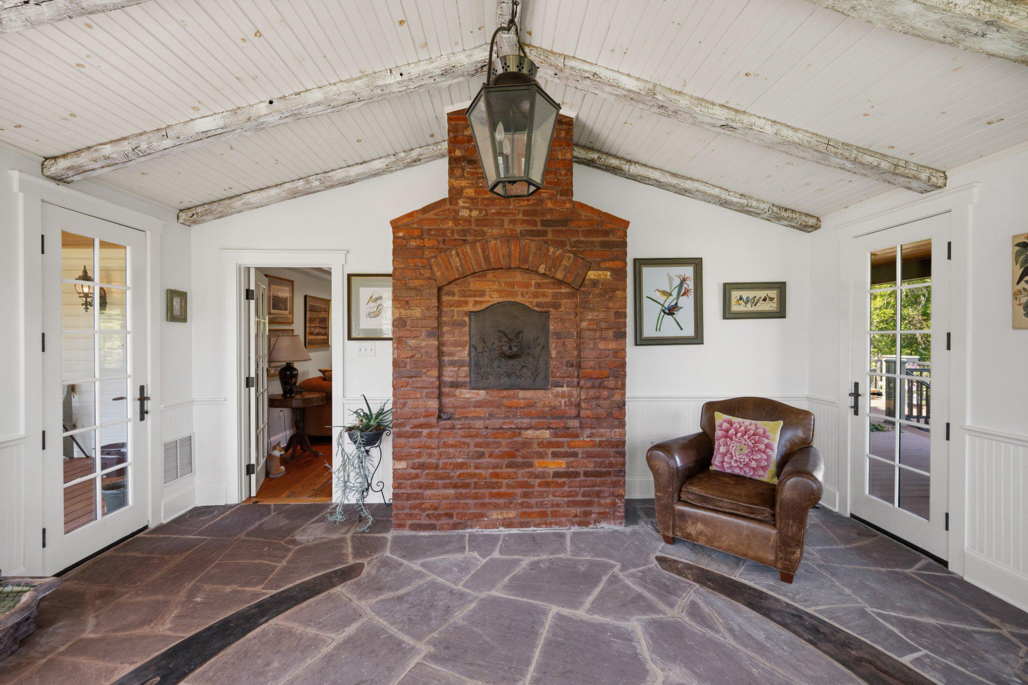 POOLESVILLE OUTSIDE - Residential