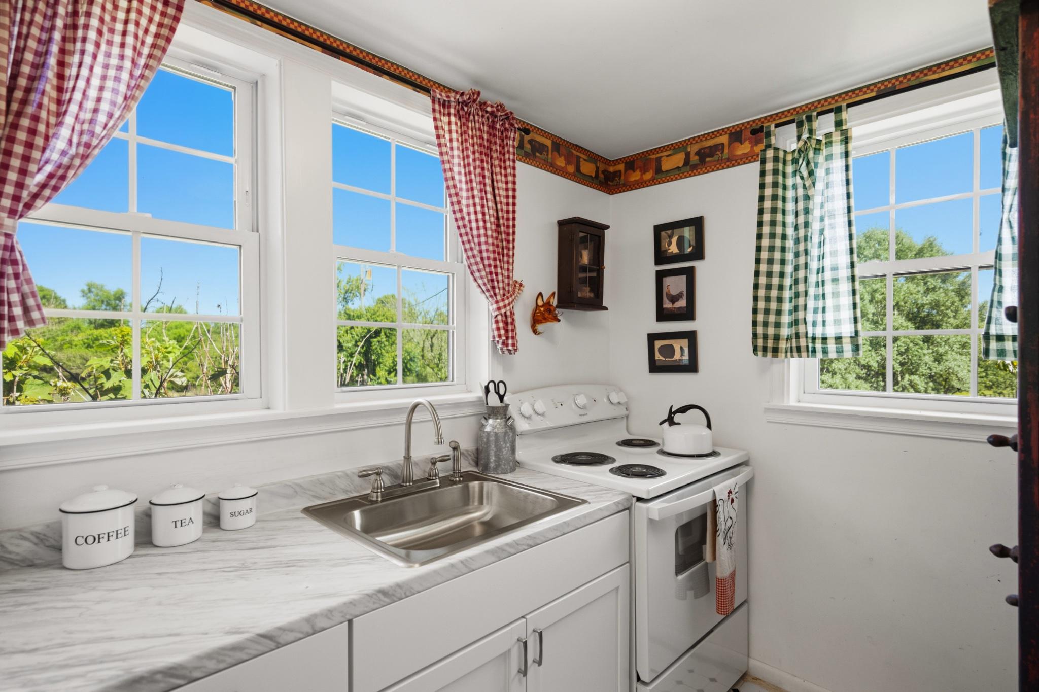 POOLESVILLE OUTSIDE - Residential