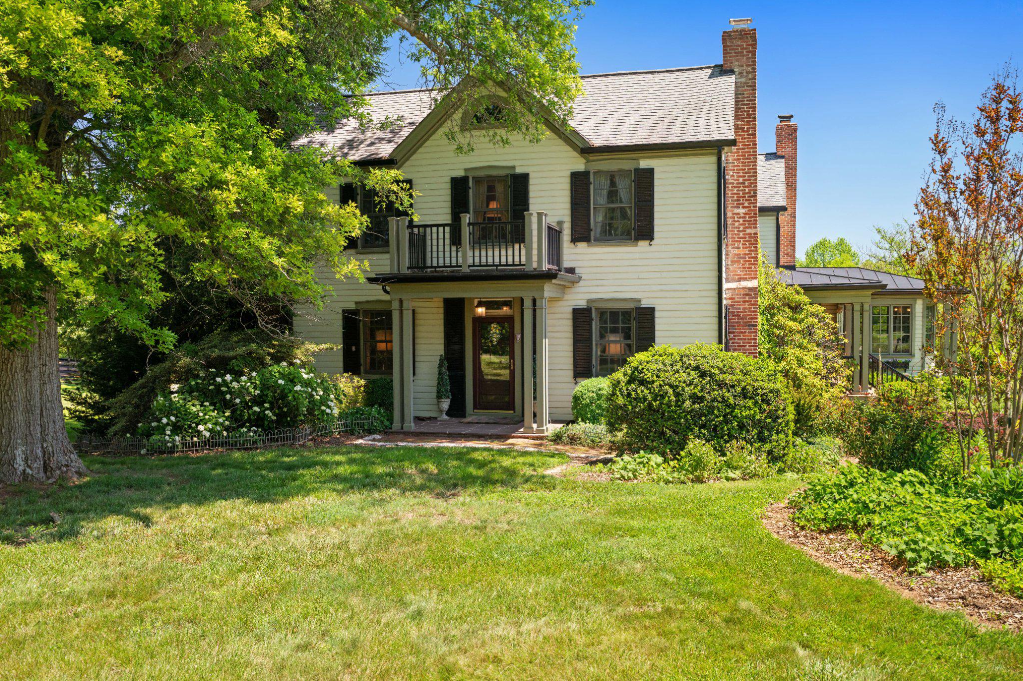 POOLESVILLE OUTSIDE - Residential