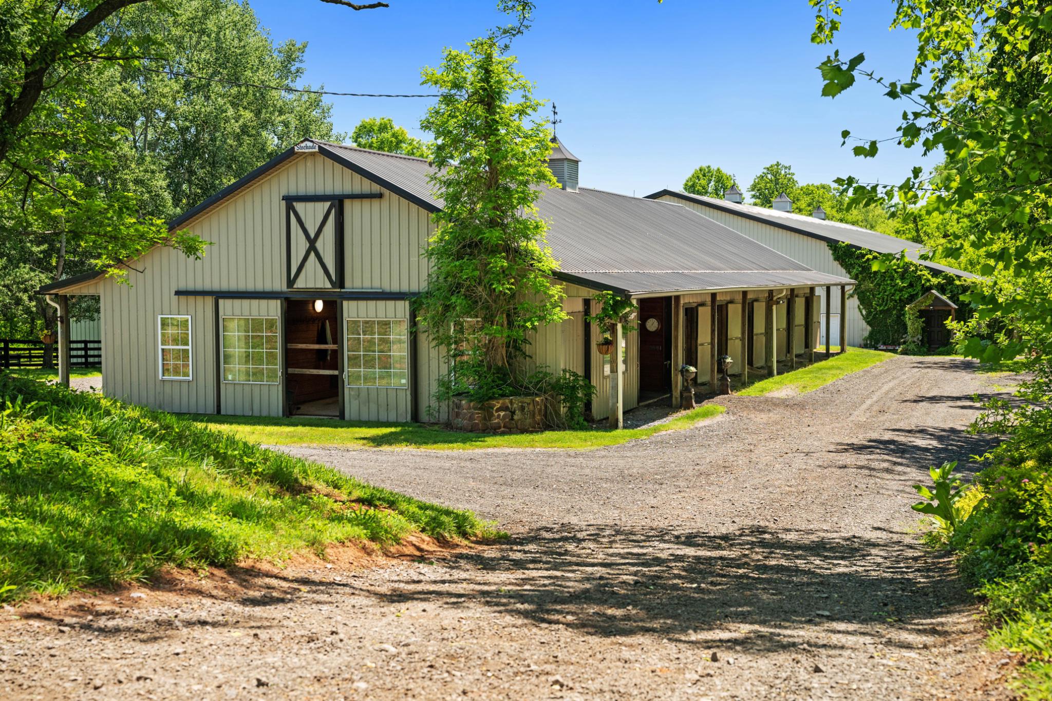 POOLESVILLE OUTSIDE - Residential