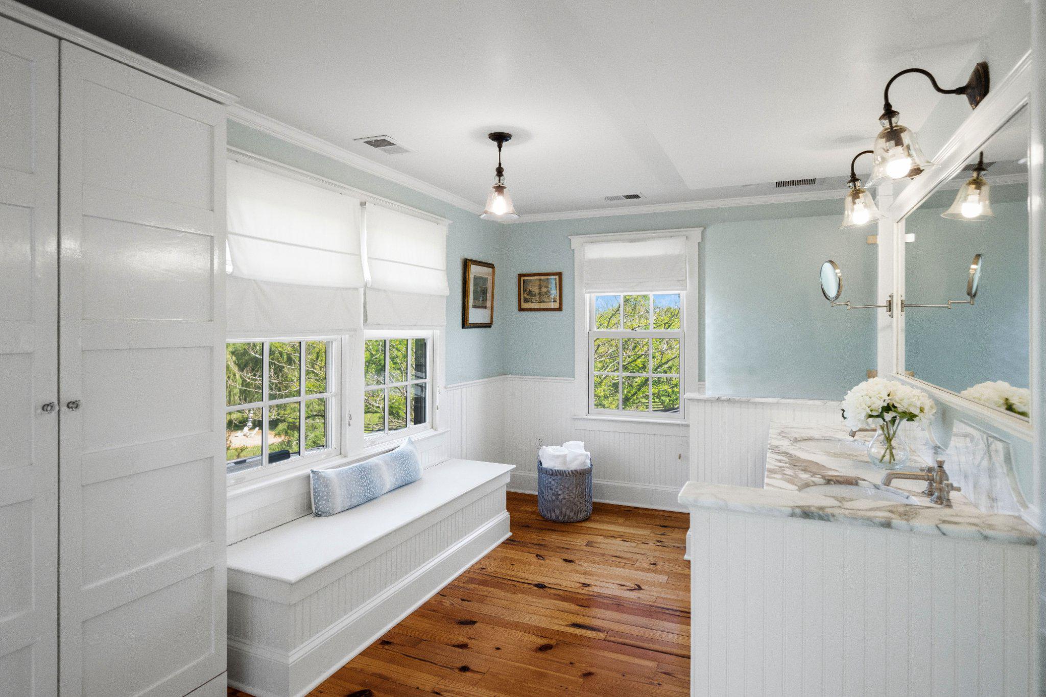 POOLESVILLE OUTSIDE - Residential