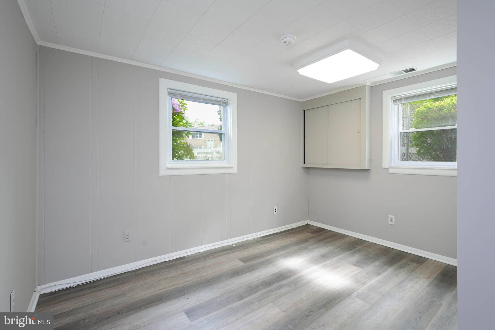 SURRATTS GARDENS - Residential