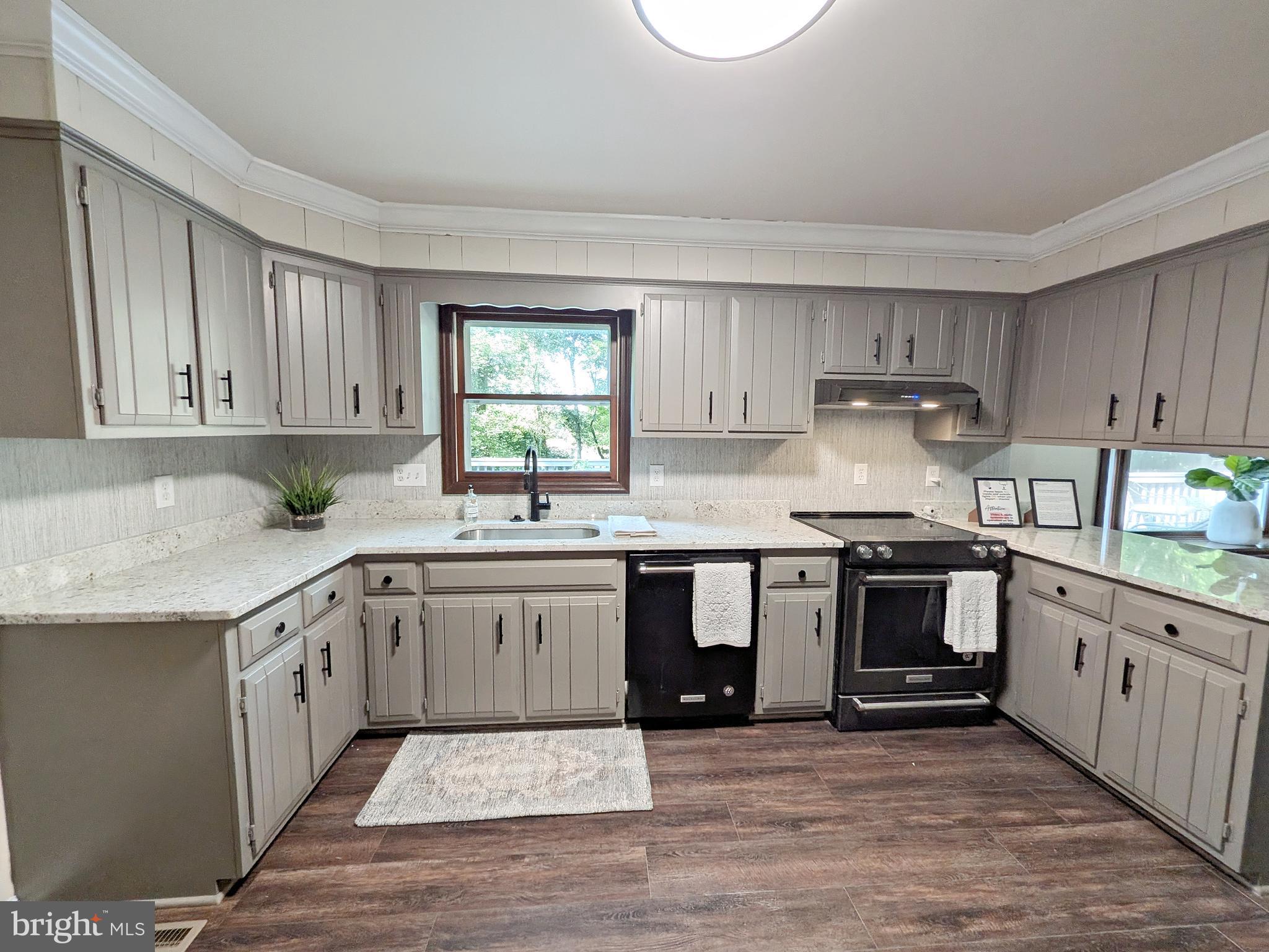 SHERWOOD FOREST - Residential