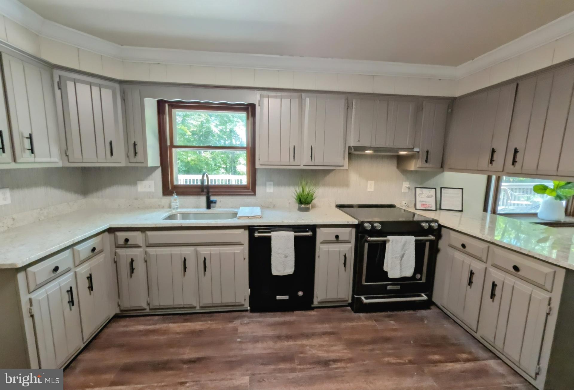 SHERWOOD FOREST - Residential
