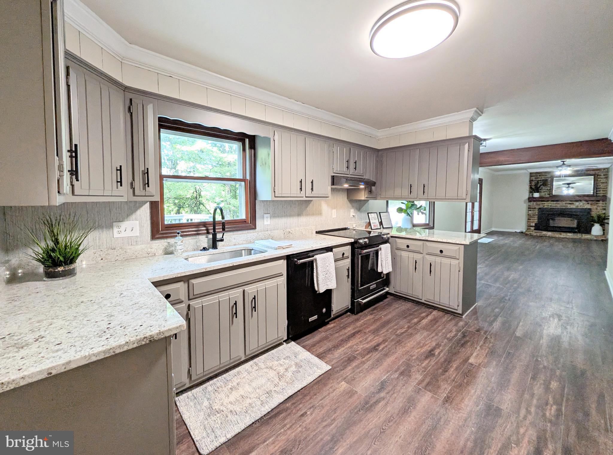 SHERWOOD FOREST - Residential