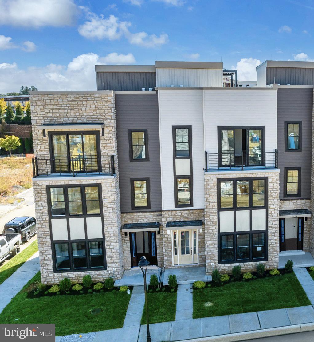 NEWTOWN WALK AT ELLIS PRESERVE - Residential